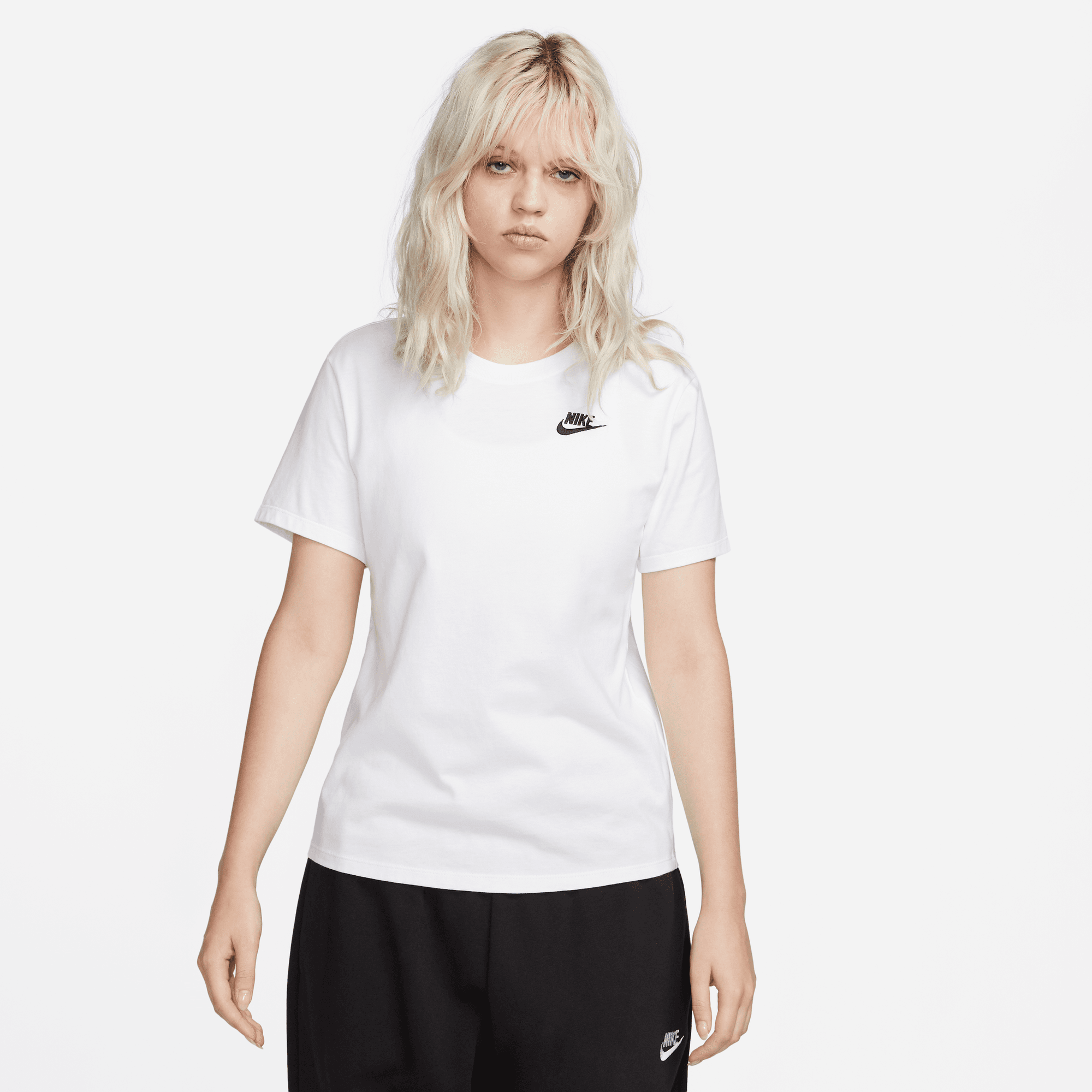Nike Sportswear Essentials Women's Logo T-Shirt (Plus Size)