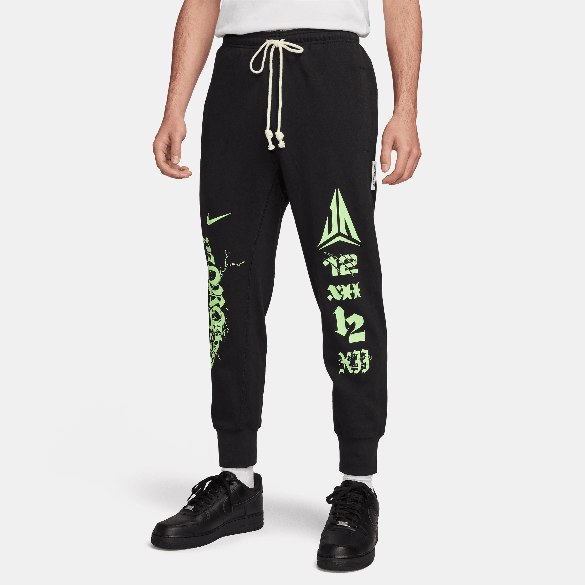 Nike basketball standard discount issue joggers in black