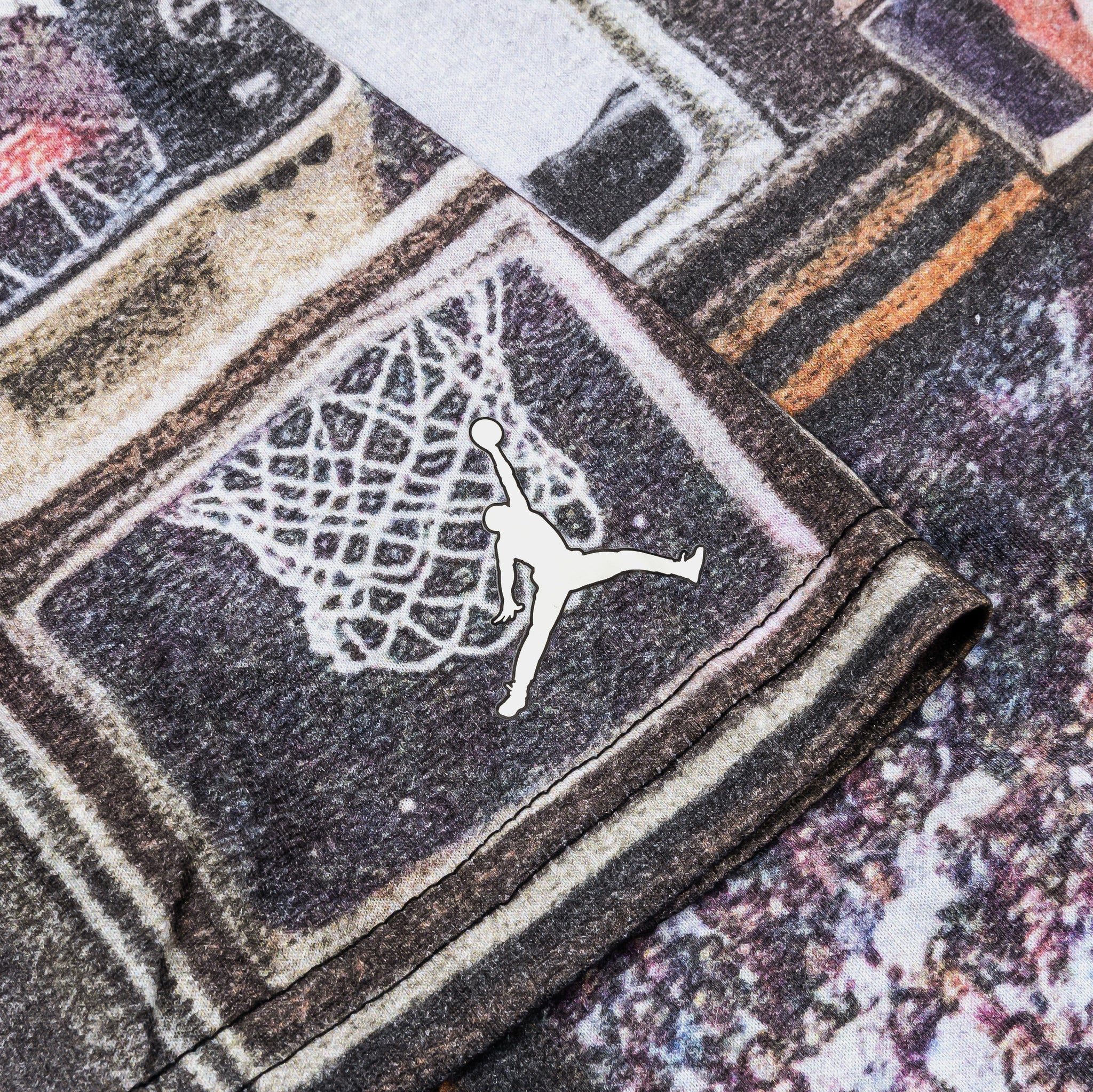 JORDAN KIDS' FLIGHT ESSENTIALS AOP SHORT SLEEVE TEE (GS)