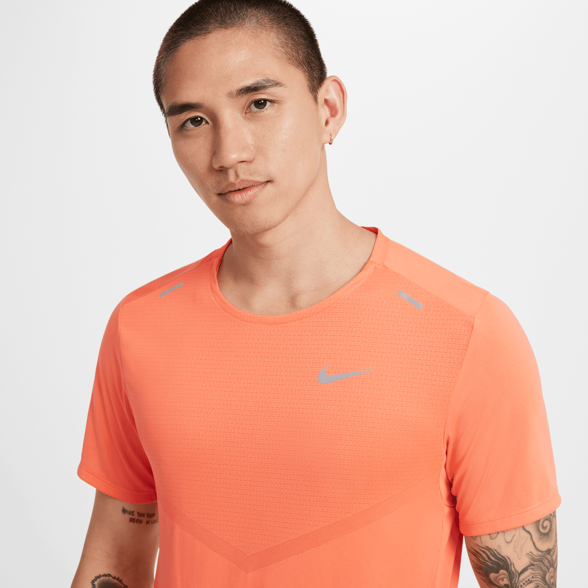 NIKE DRI-FIT RISE 365 MEN'S SHORT-SLEEVE RUNNING TOP