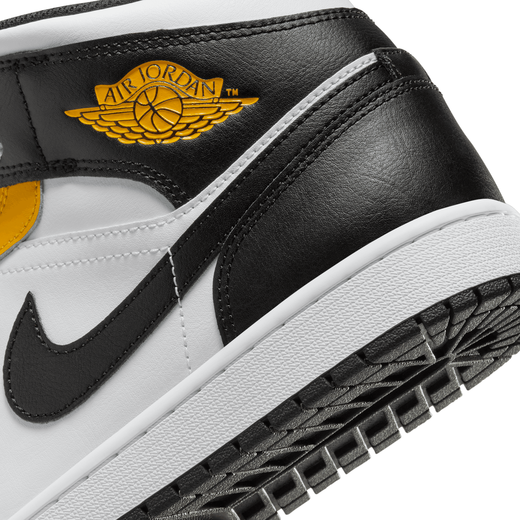 Jordan retro 1 mid yellow black hotsell