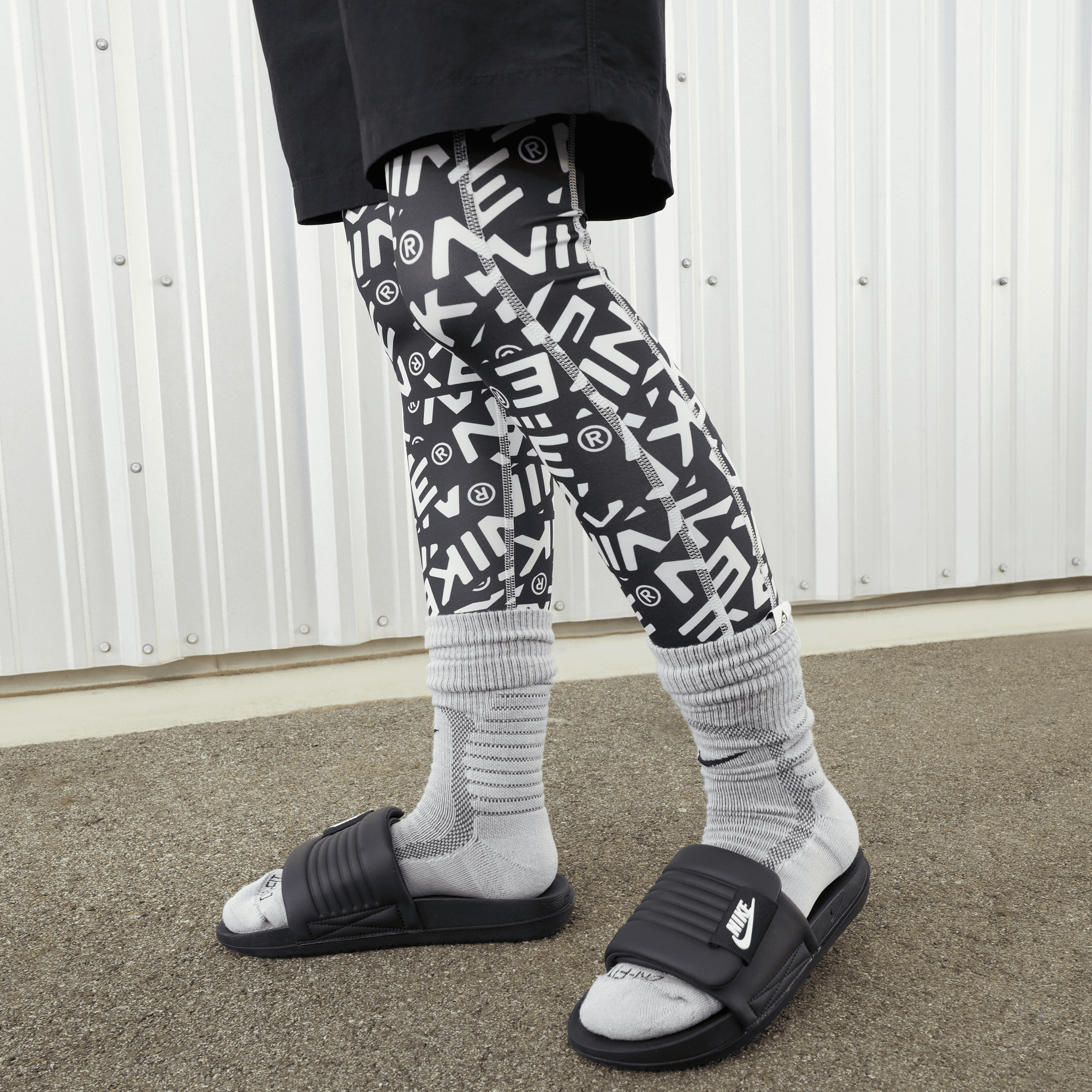 NIKE OFFCOURT ADJUST WOMEN S SLIDES