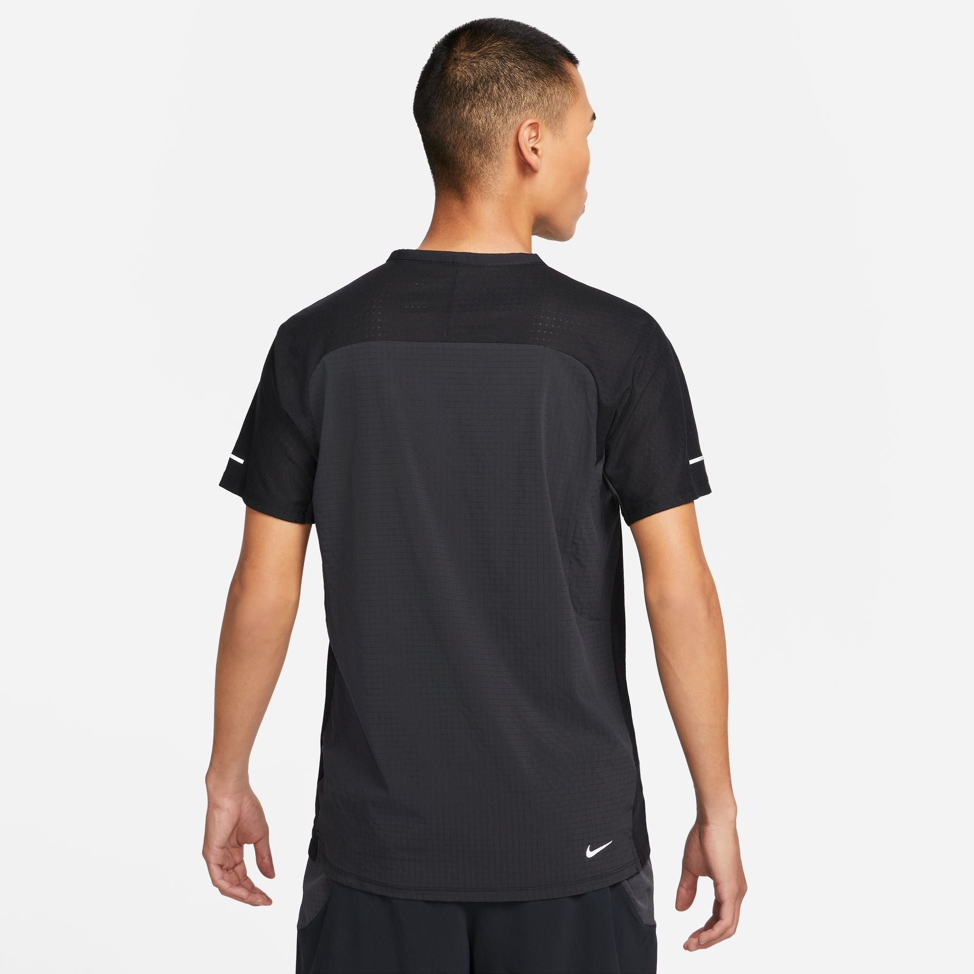 NIKE DRI-FIT TRAIL SOLAR CHASE MEN'S SHORT-SLEEVE TRAIL RUNNING TOP