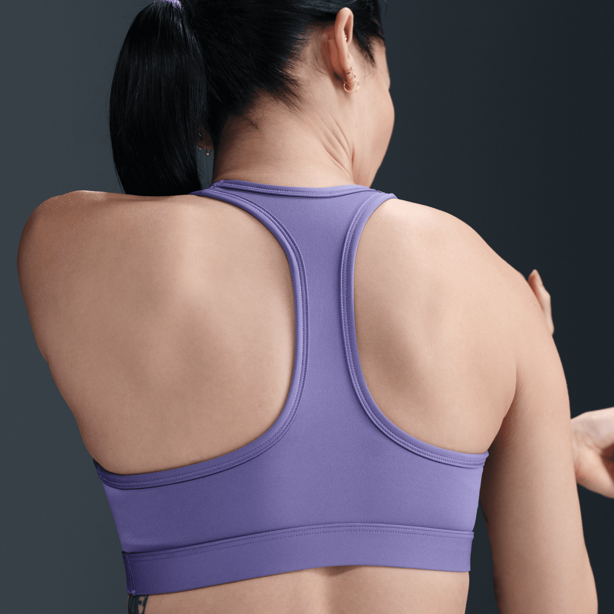 NIKE SWOOSH MEDIUM SUPPORT WOMEN'S PADDED SPORTS BRA