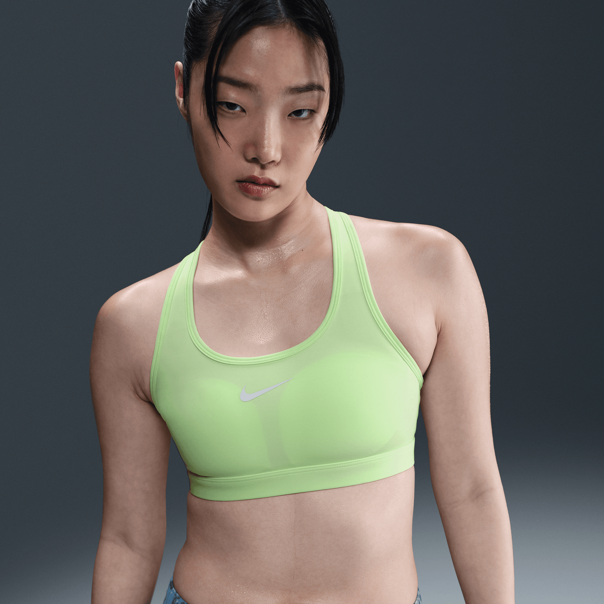 NIKE SWOOSH MEDIUM SUPPORT WOMEN'S PADDED SPORTS BRA