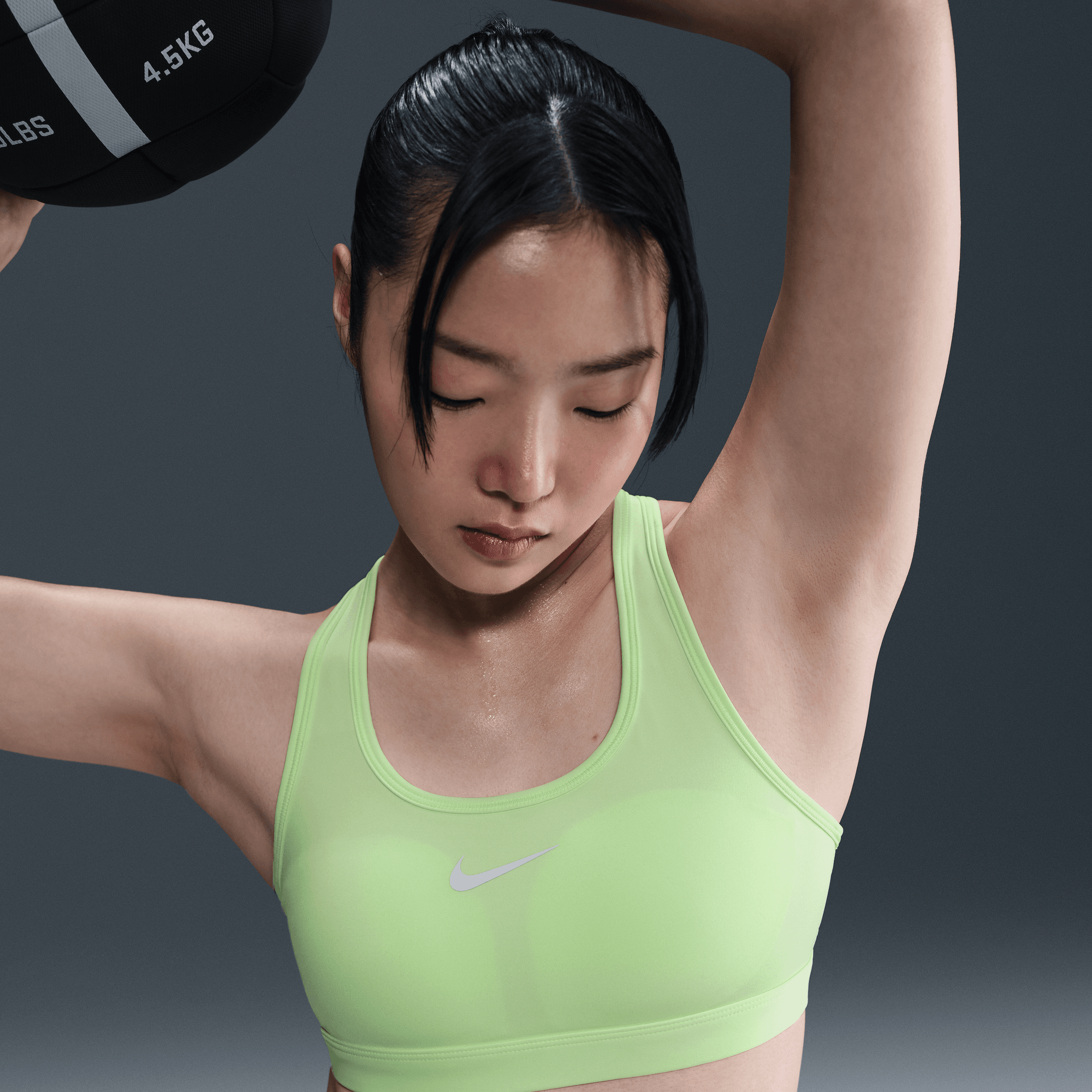 NIKE SWOOSH MEDIUM SUPPORT WOMEN'S PADDED SPORTS BRA