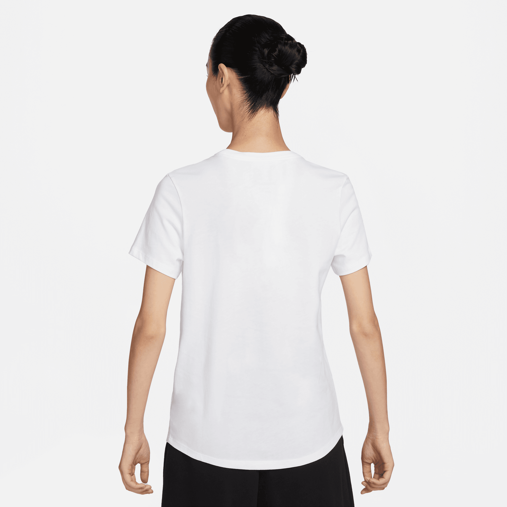 NIKE SPORTSWEAR ESSENTIALS WOMEN'S LOGO T-SHIRT