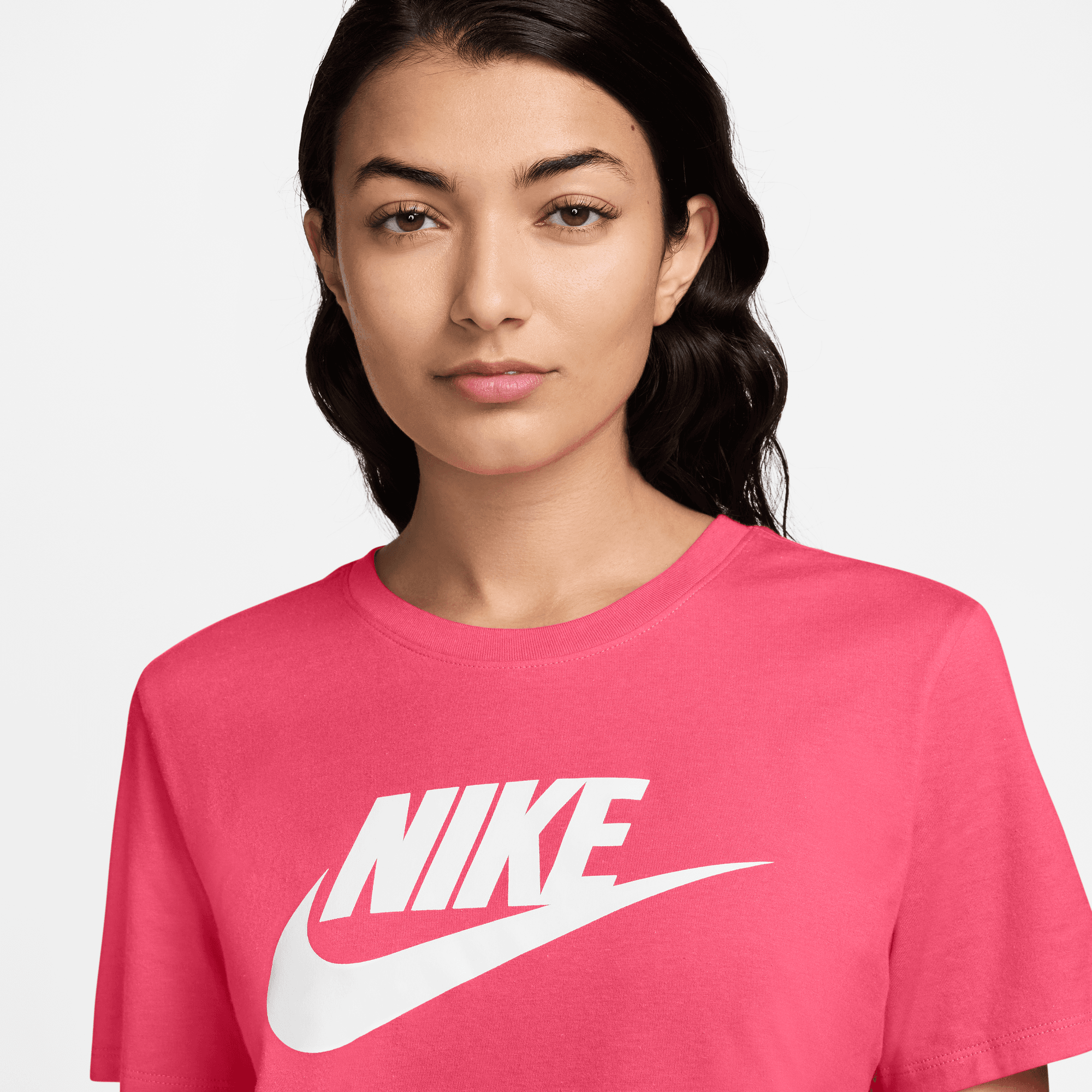 NIKE SPORTSWEAR ESSENTIALS WOMEN'S LOGO T-SHIRT