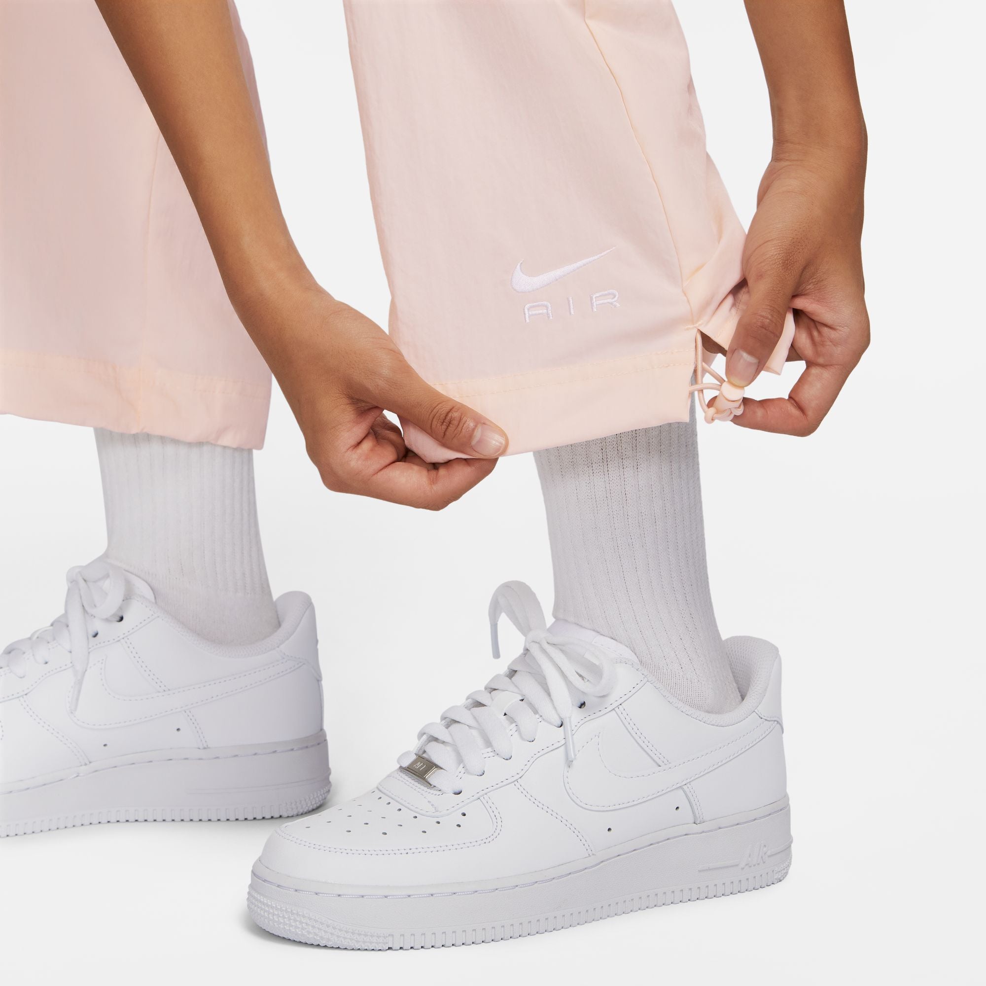 ﻿NIKE AIR ﻿WOMEN'S HIGH-RISE WOVEN PANTS