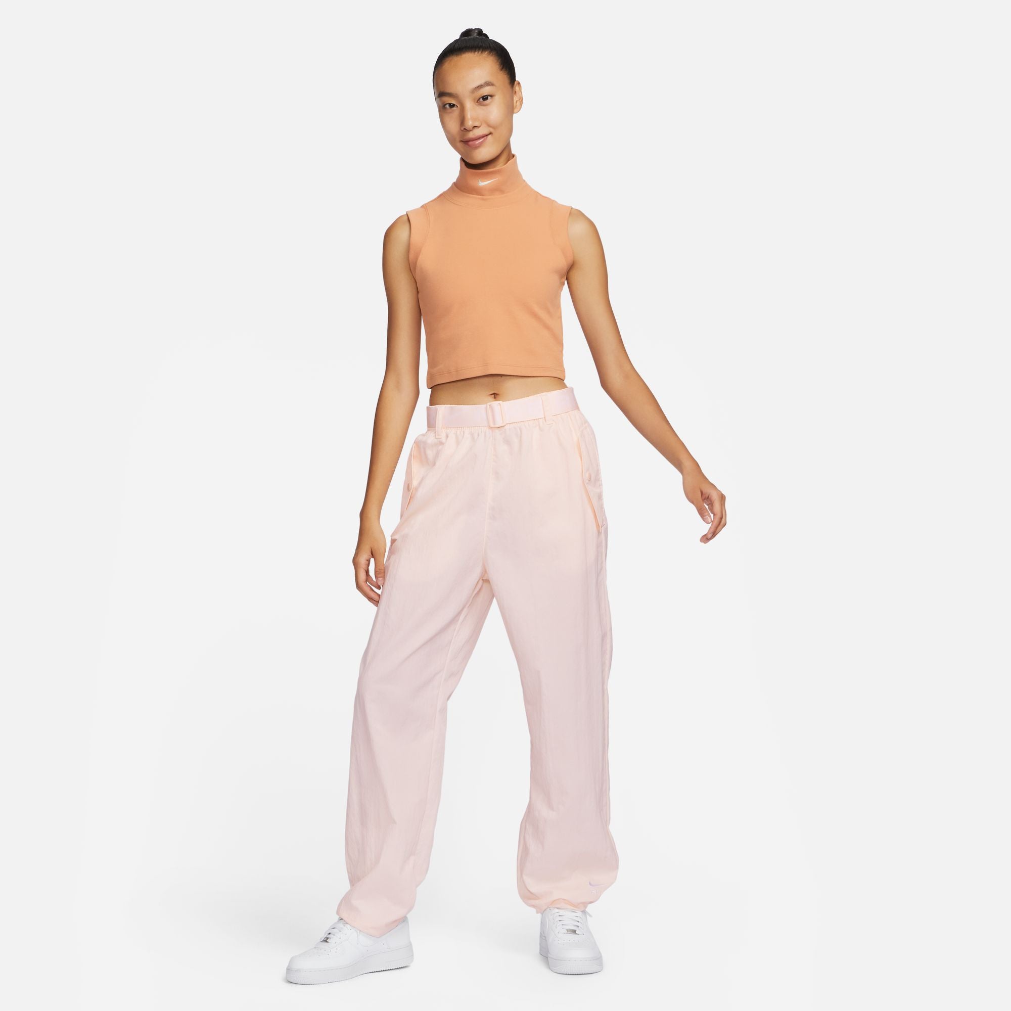 ﻿NIKE AIR ﻿WOMEN'S HIGH-RISE WOVEN PANTS