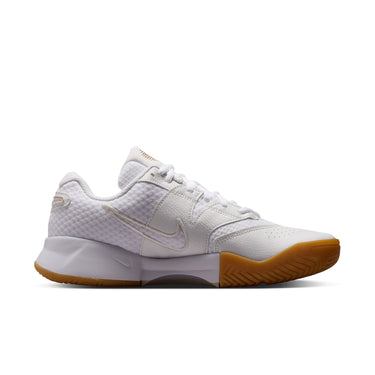 NIKECOURT LITE 4 WOMEN'S HARDCOURT TENNIS SHO ES