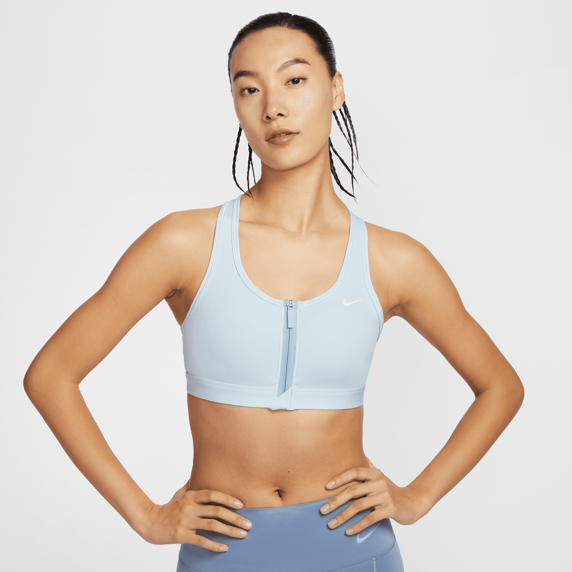 NIKE SWOOSH FRONT ZIP WOMEN'S MEDIUM-SUPPORT PADDED SPORTS BRA