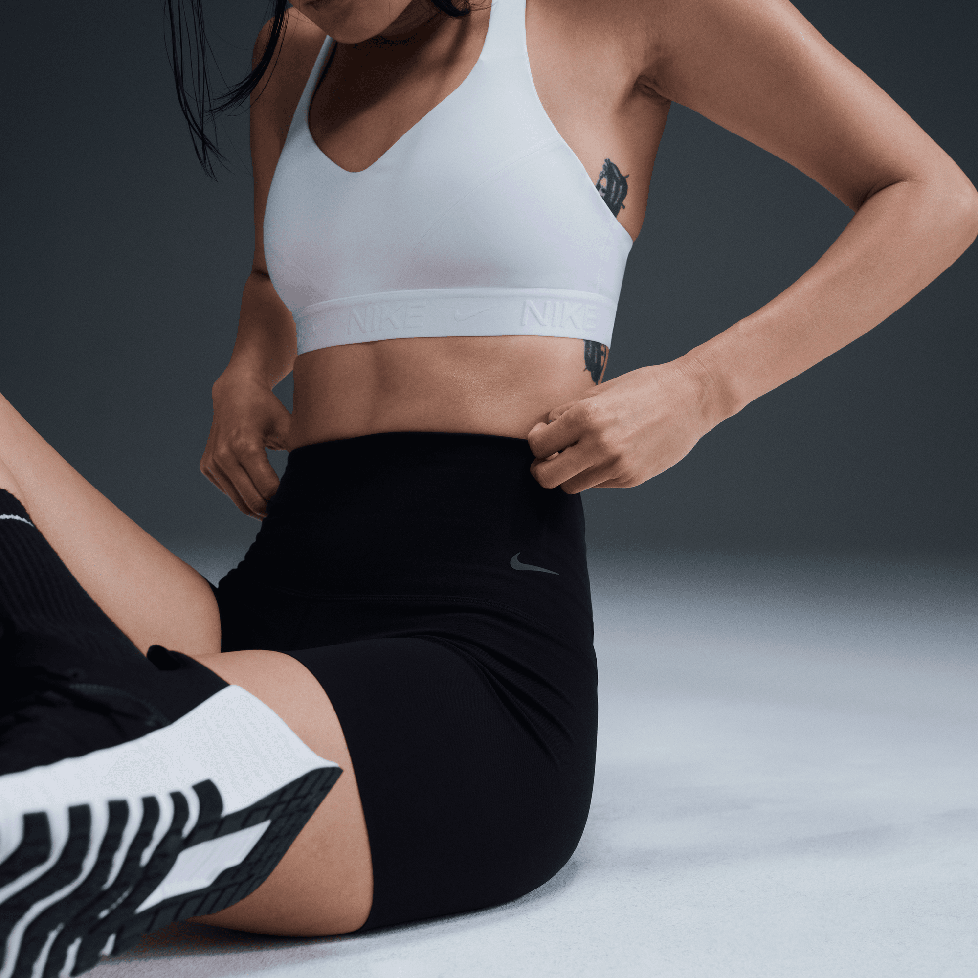 NIKE ZENVY WOMEN'S GENTLE-SUPPORT HIGH-WAISTED 5" BIKER SHORTS