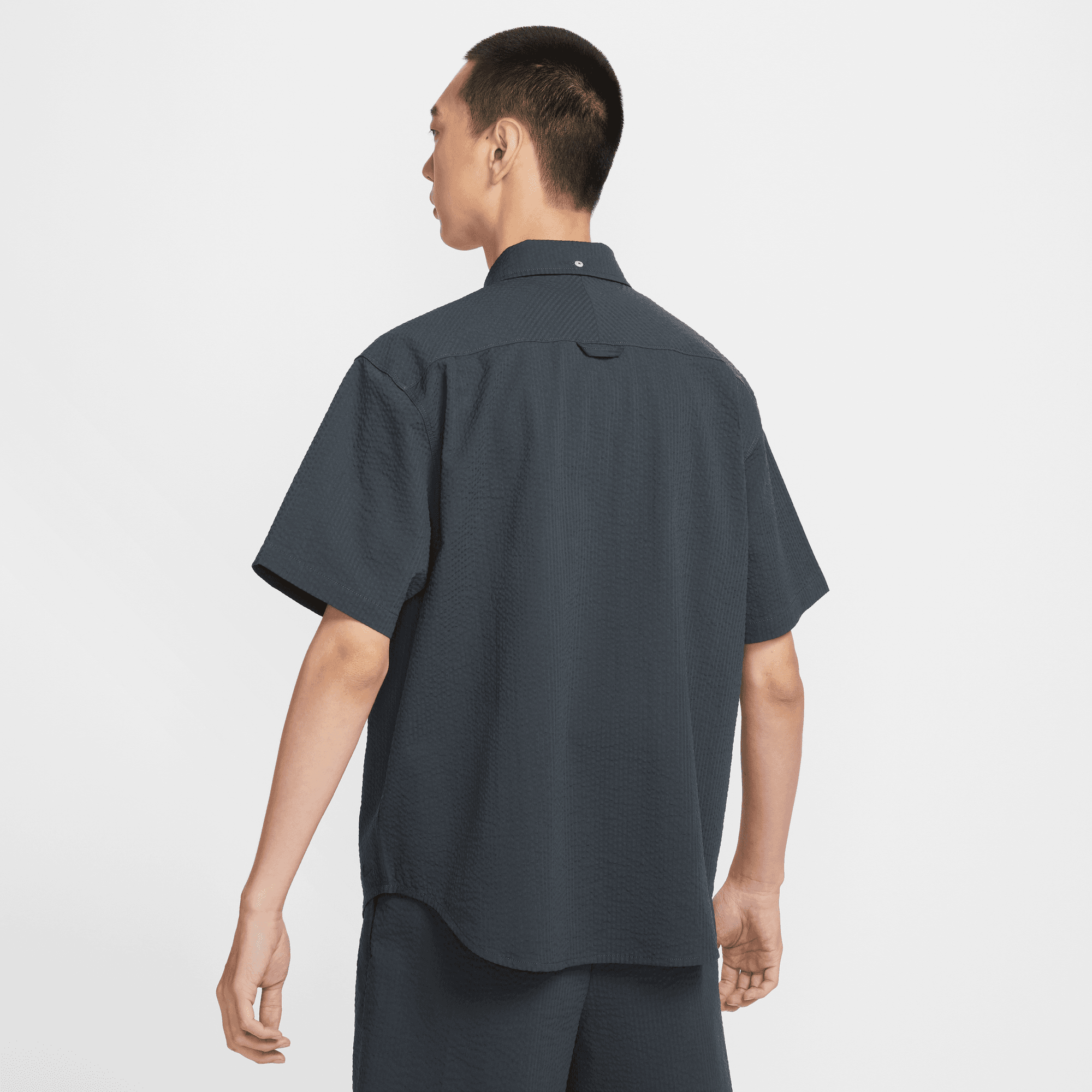 NIKE LIFE MEN'S SHORT-SLEEVE SEERSUCKER BUTTON-DOWN SHIRT