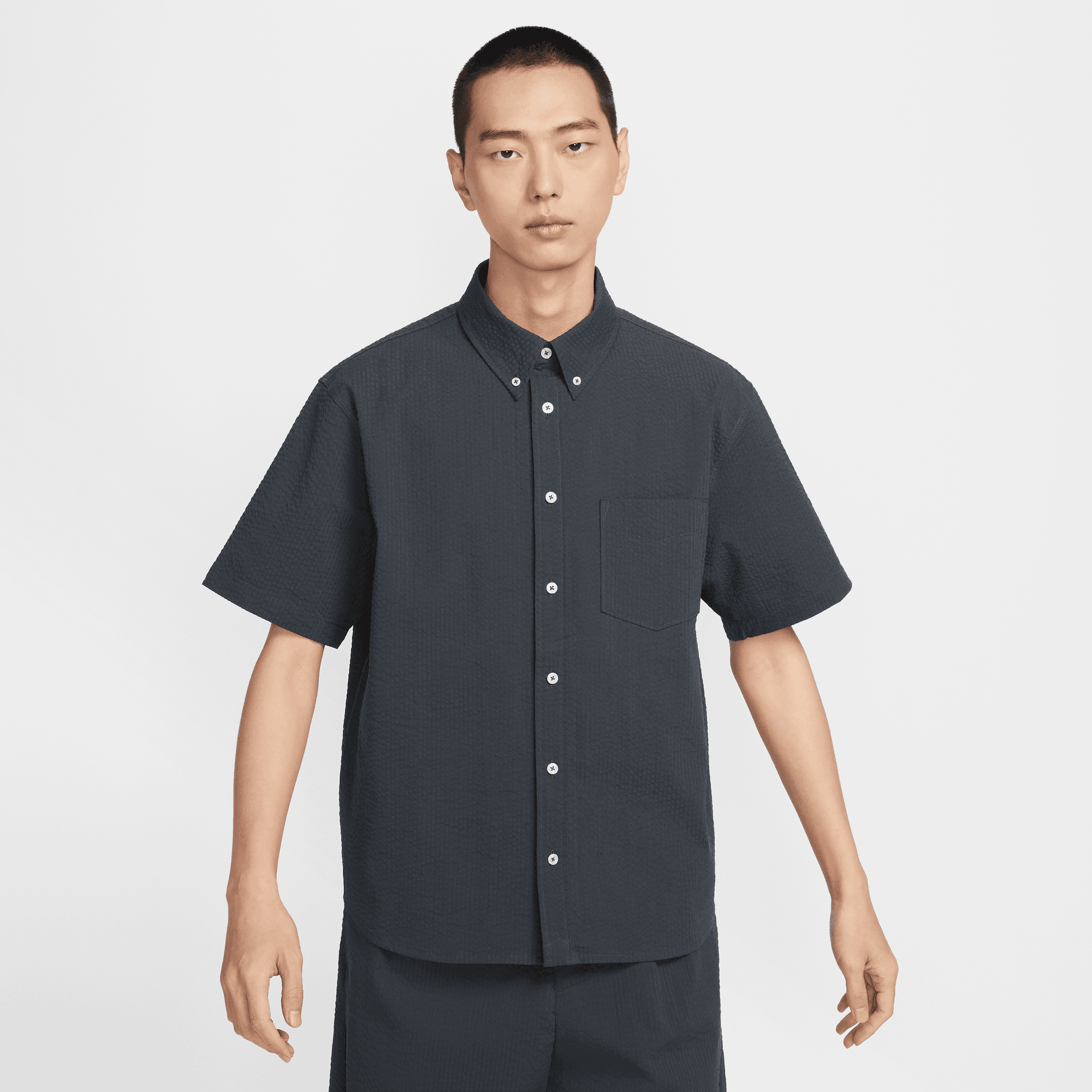 NIKE LIFE MEN'S SHORT-SLEEVE SEERSUCKER BUTTON-DOWN SHIRT