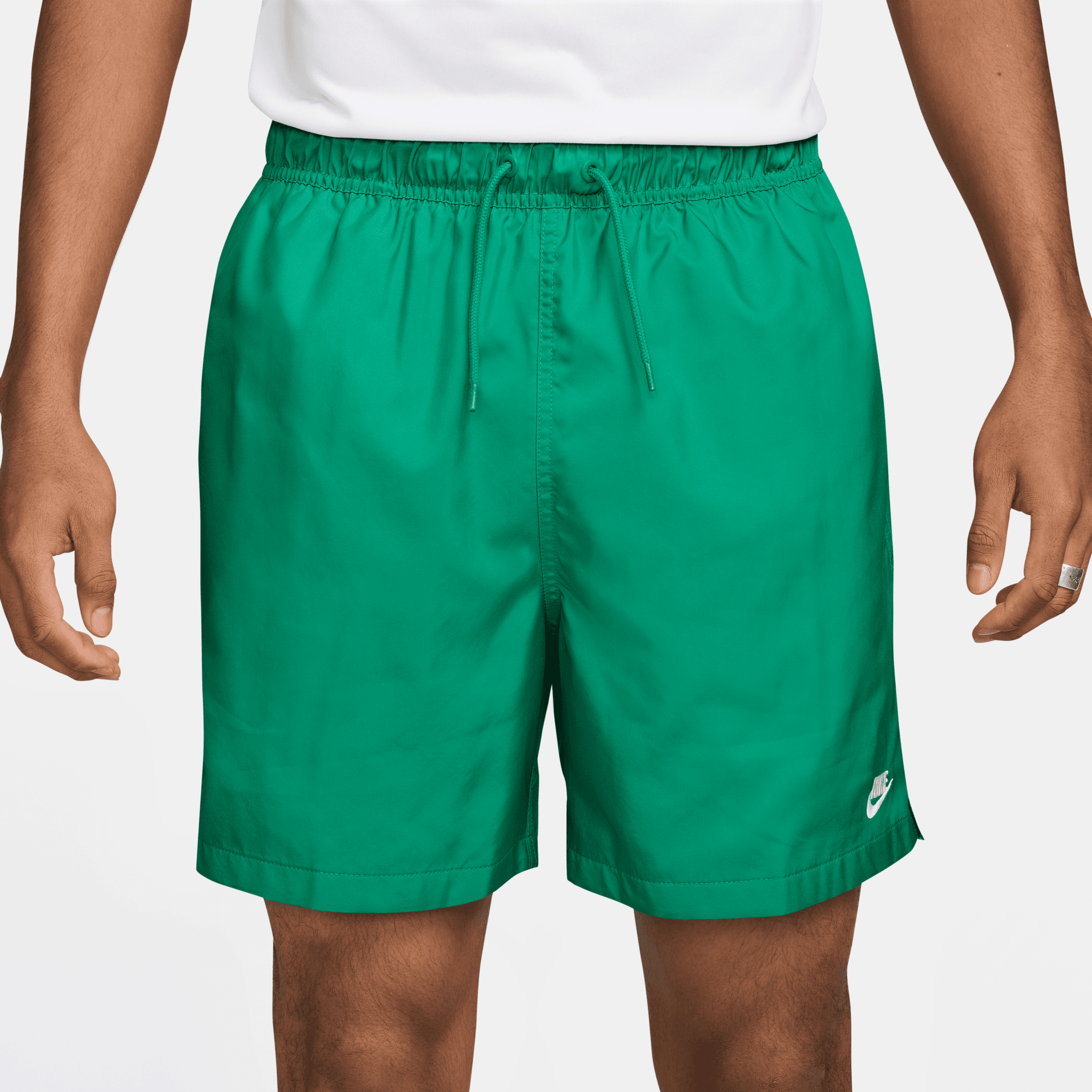 NIKE CLUB MEN'S WOVEN FLOW SHORTS