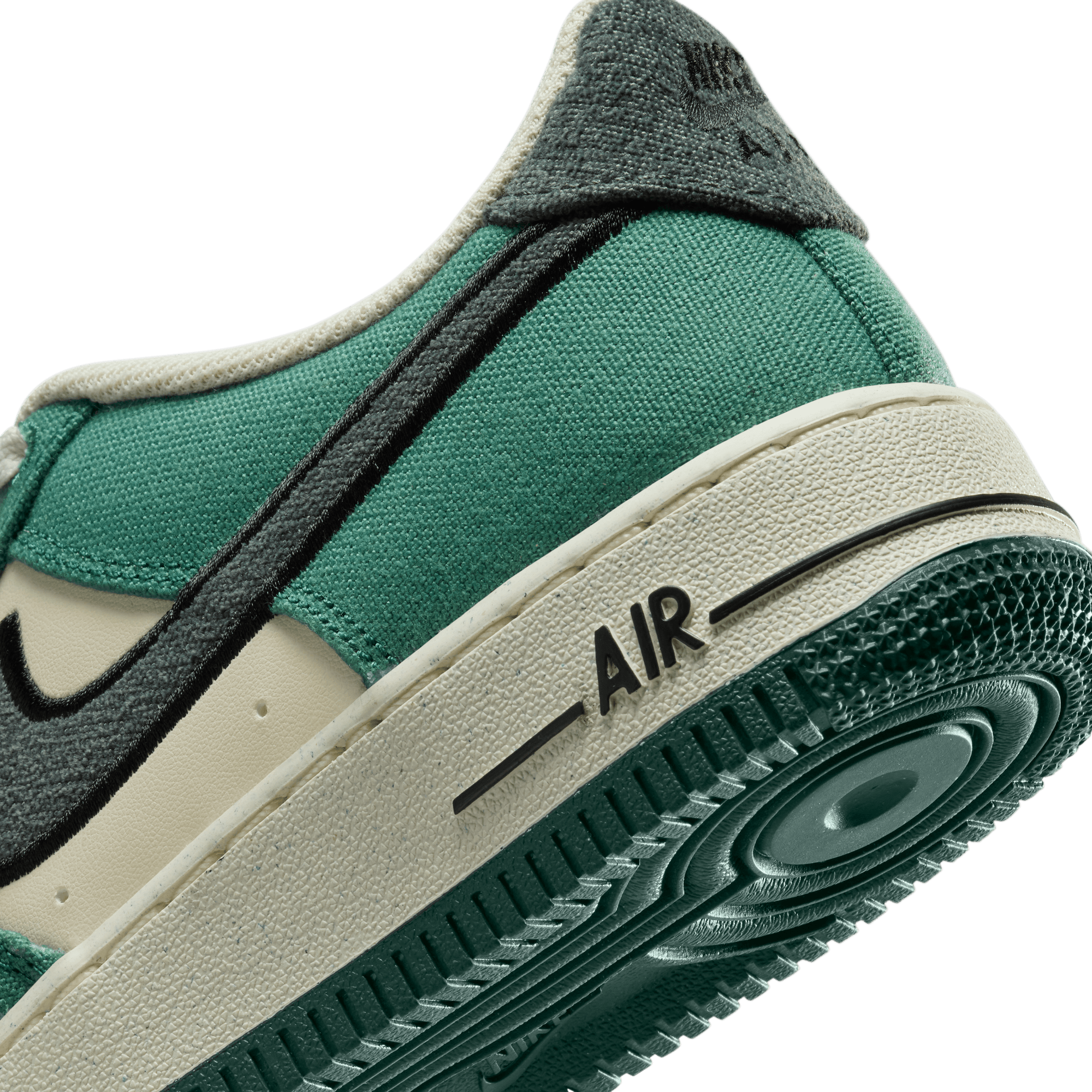 NIKE AIR FORCE 1 LV8 BIG KIDS SHOES