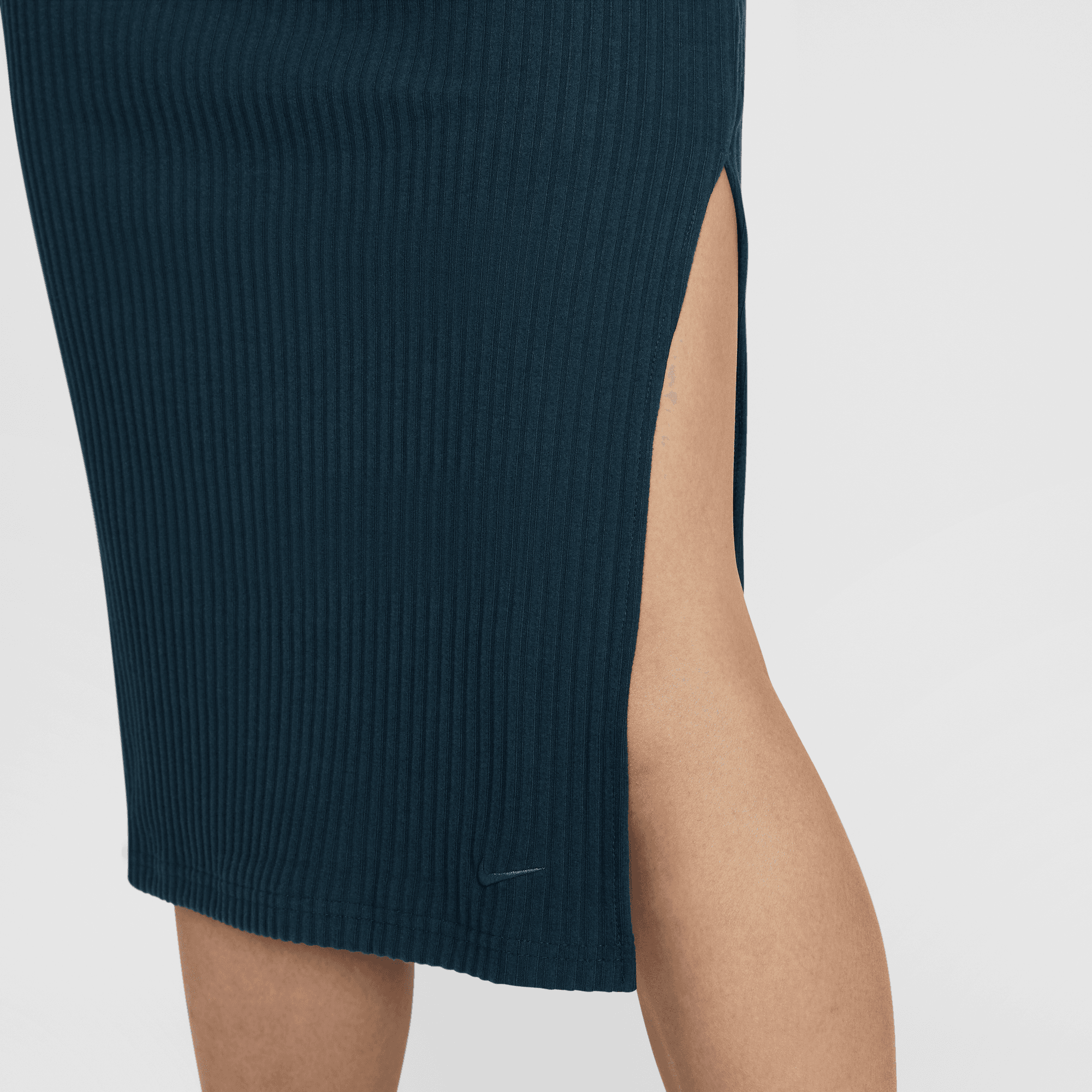 NIKE SPORTSWEAR CHILL KNIT WOMEN'S SLIM RIBBED MIDI SKIRT