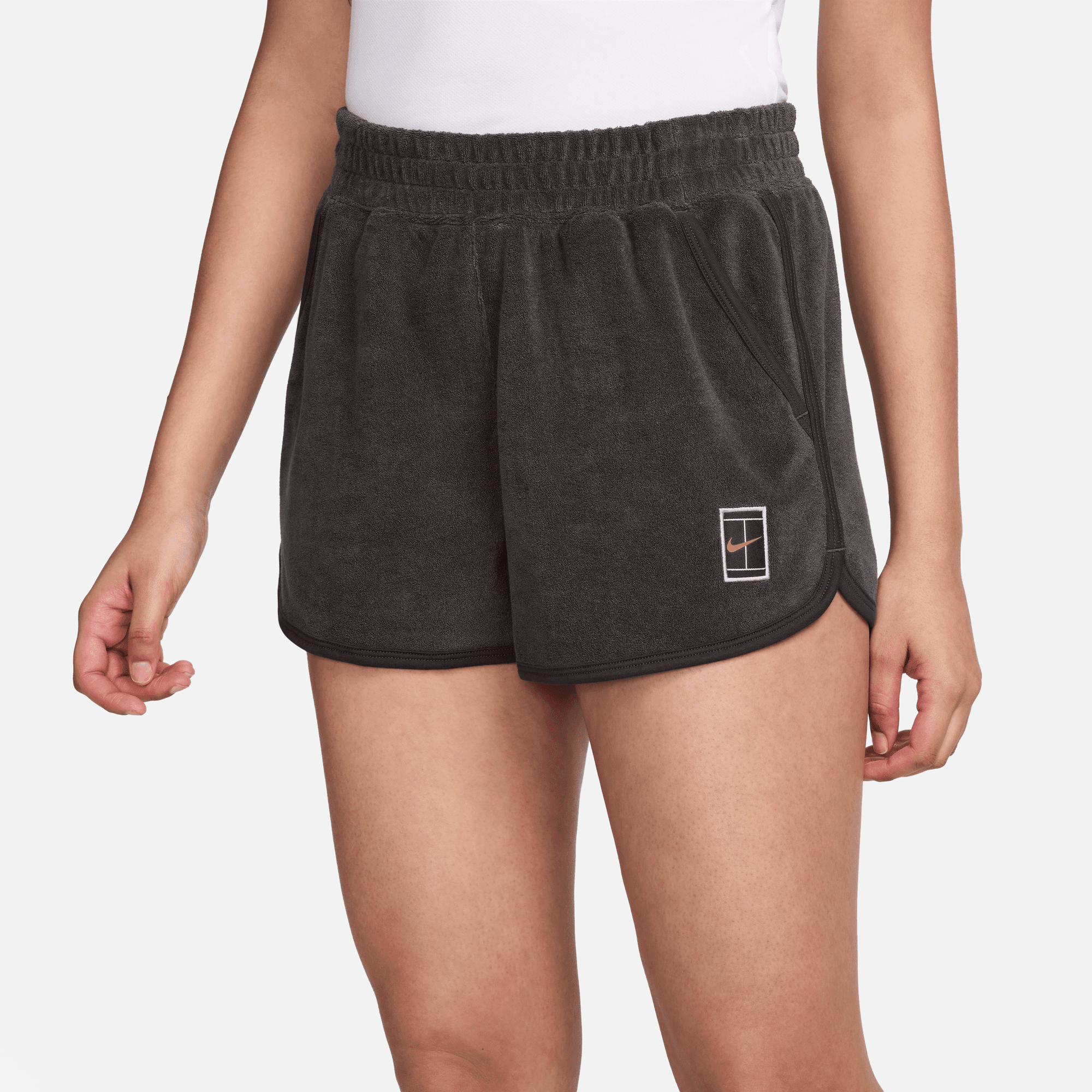 NIKE COURT HERITAGE WOMEN'S MID-RISE FRENCH TERRY TENNIS SHORTS