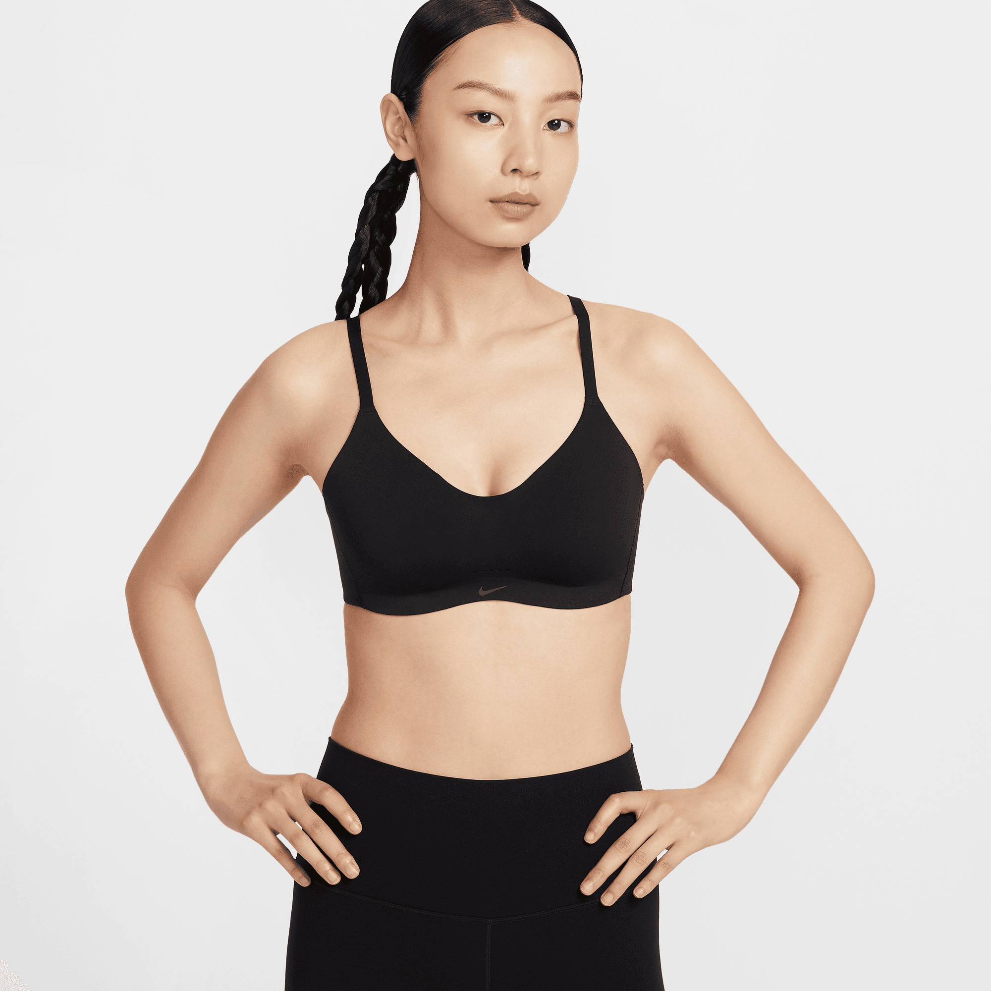 NIKE ALATE MINIMALIST WOMEN'S LIGHT-SUPPORT PADDED CONVERTIBLE SPORTS BRA