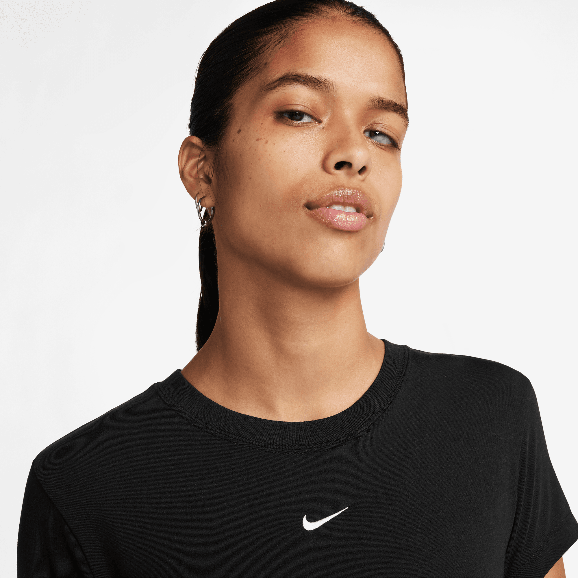 NIKE SPORTSWEAR CHILL KNIT WOMEN'S T-SHIRT BLACK/WHITE – Park Access