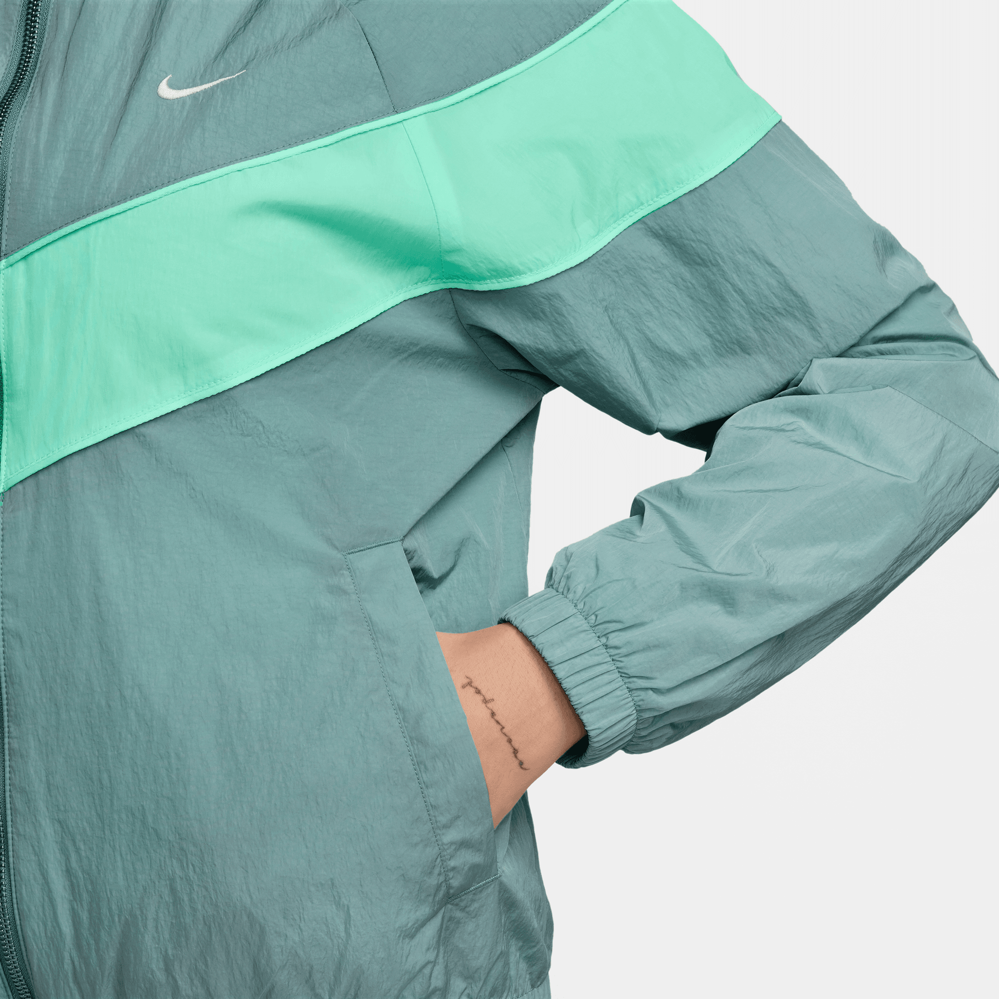 NIKE WINDRUNNER WOMEN'S LOOSE UV WOVEN FULL-ZIP JACKET