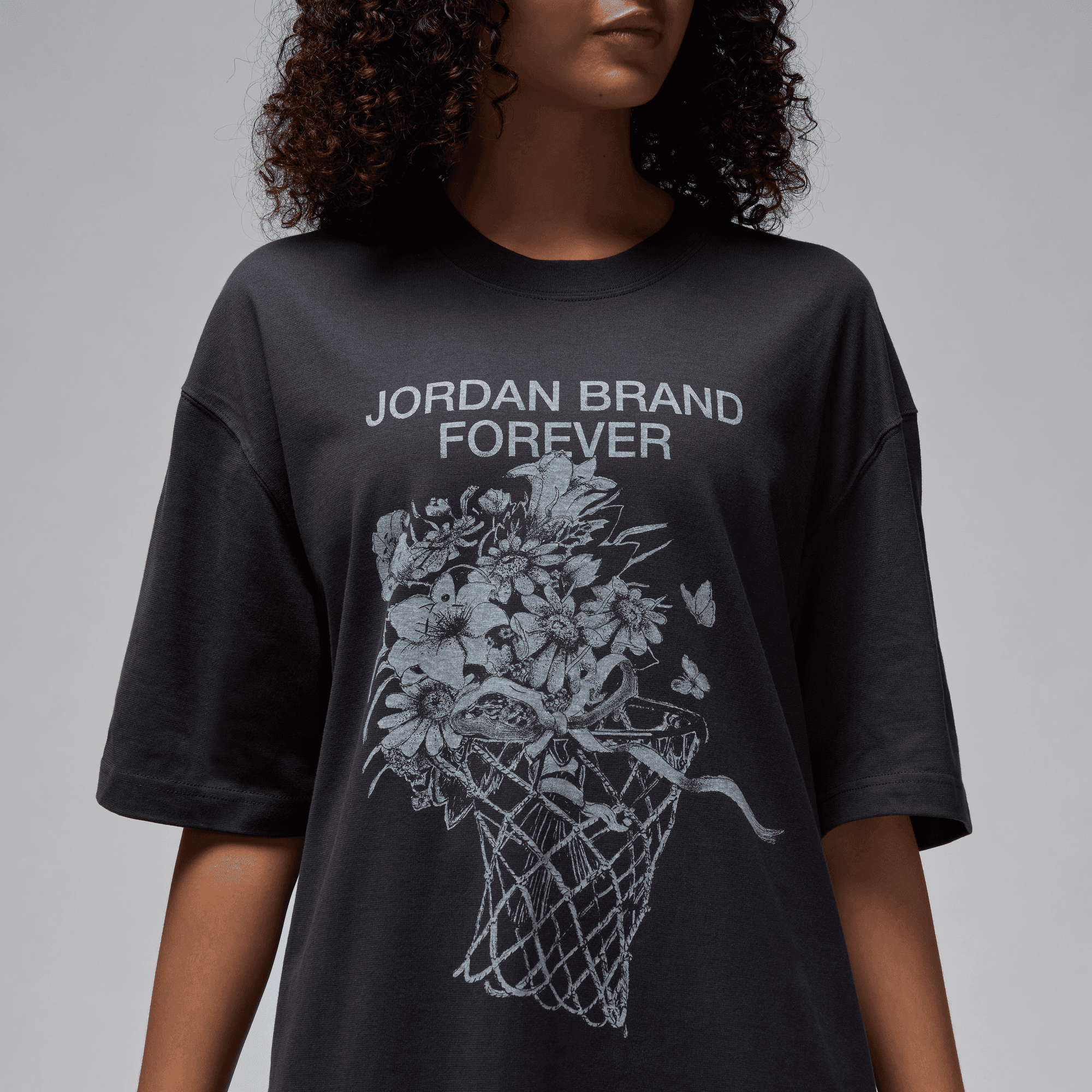 JORDAN WOMEN'S OVERSIZED GRAPHIC T-SHIRT