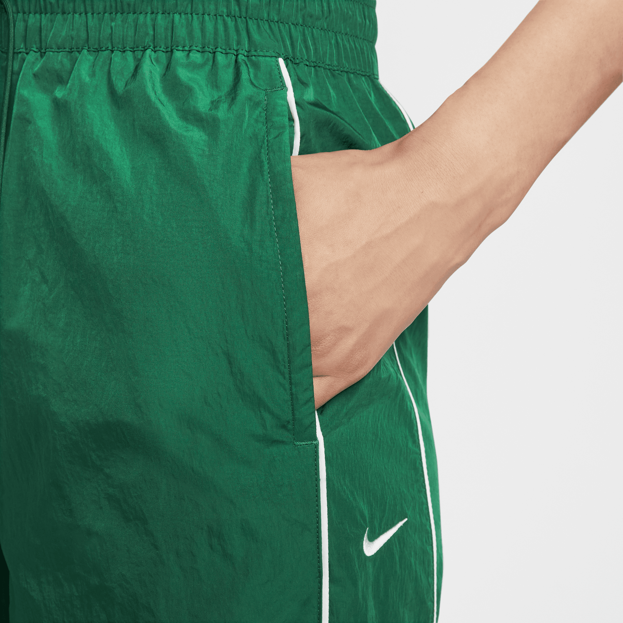 NIKE WINDRUNNER WOMEN'S HIGH-WAISTED WOVEN OPEN-HEM PANTS