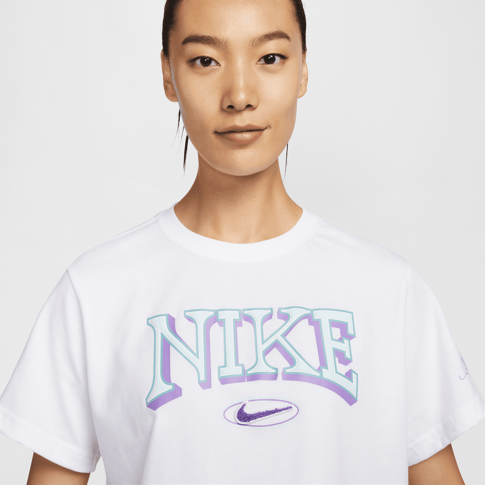 NIKE SPORTSWEAR WOMEN'S LOOSE SHORT-SLEEVE CROPPED T-SHIRT