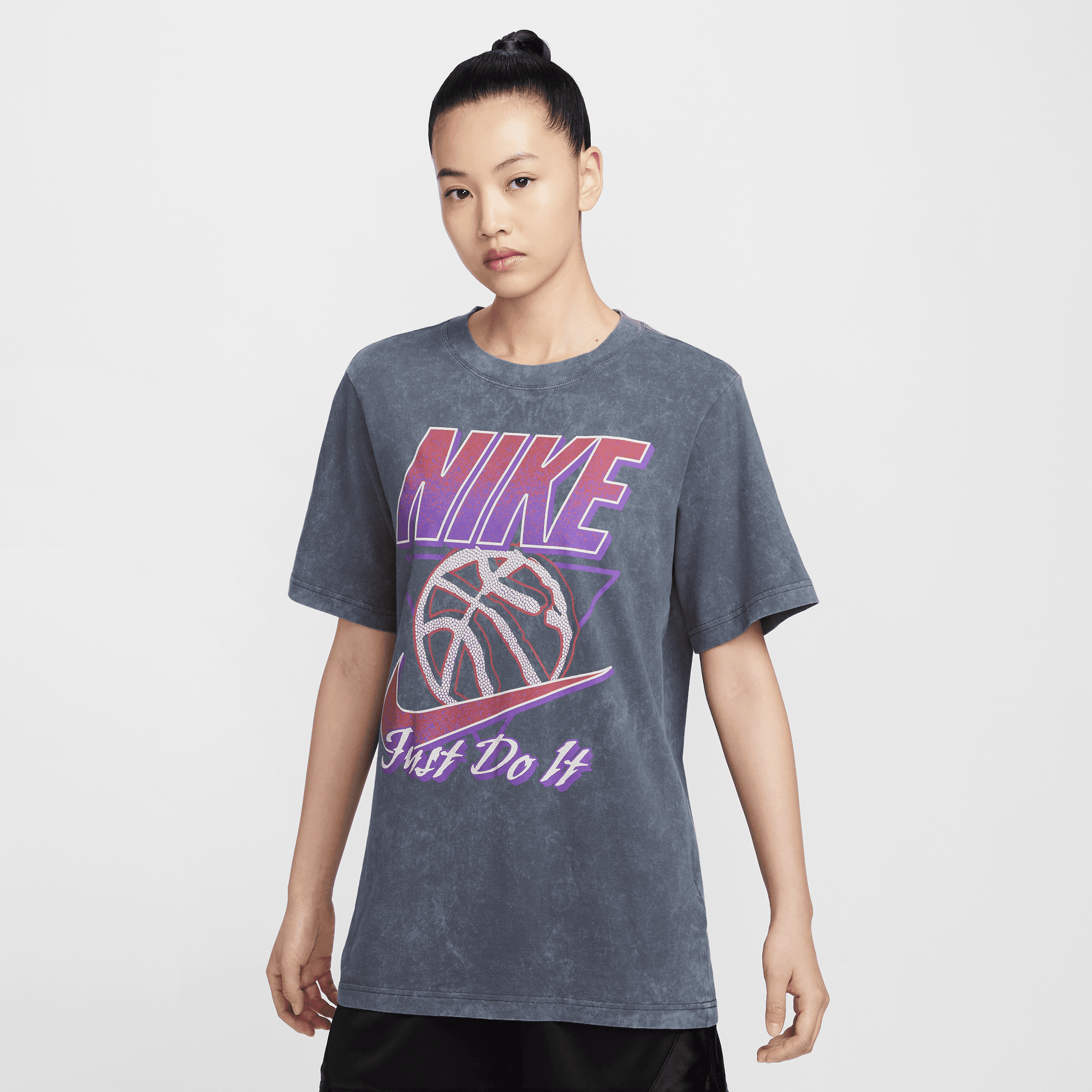 NIKE SPORTSWEAR WOMENS SHORT-SLEEVE GRAPHIC T-SHIRT