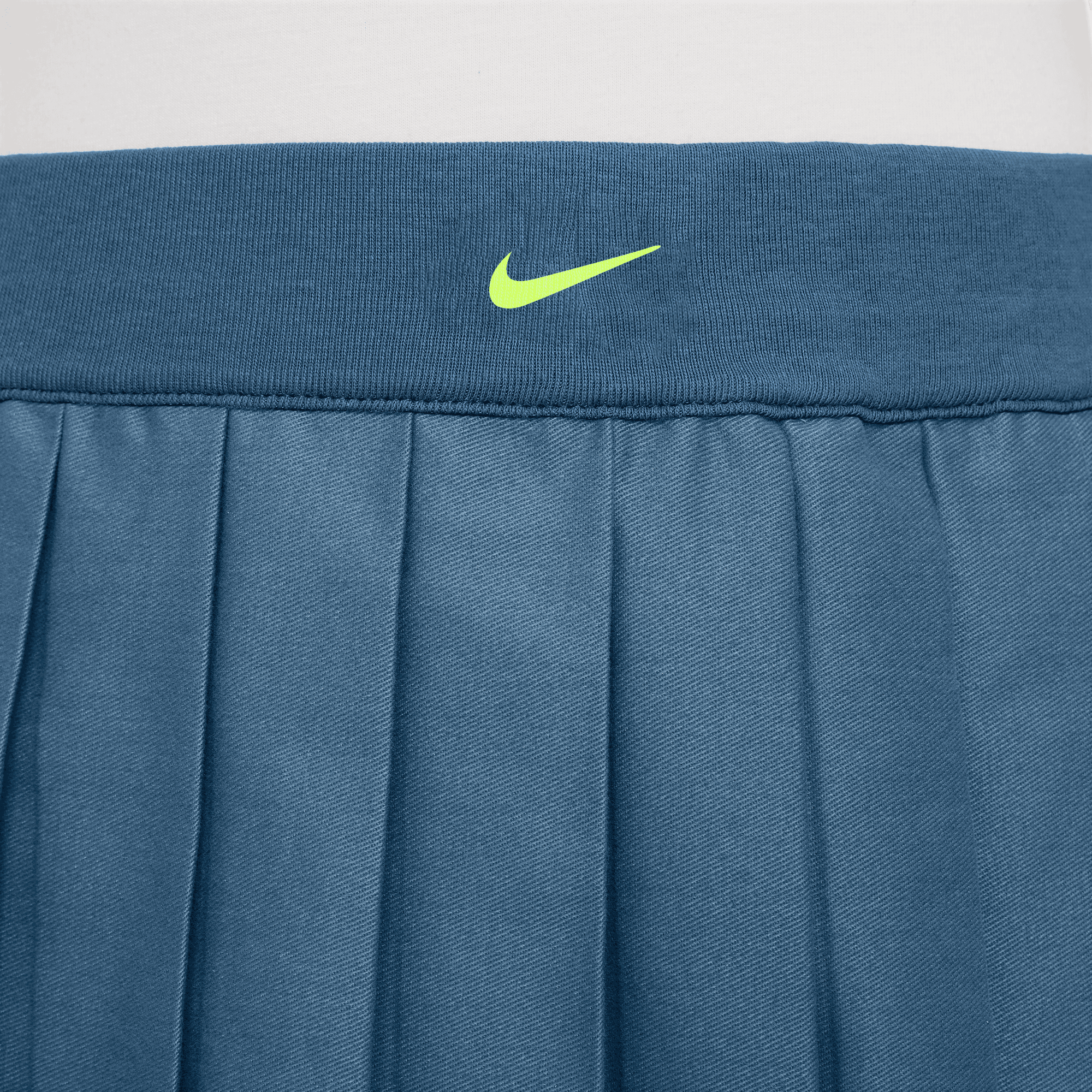 NIKE SPORTSWEAR GIRLS PLEATED SKIRT