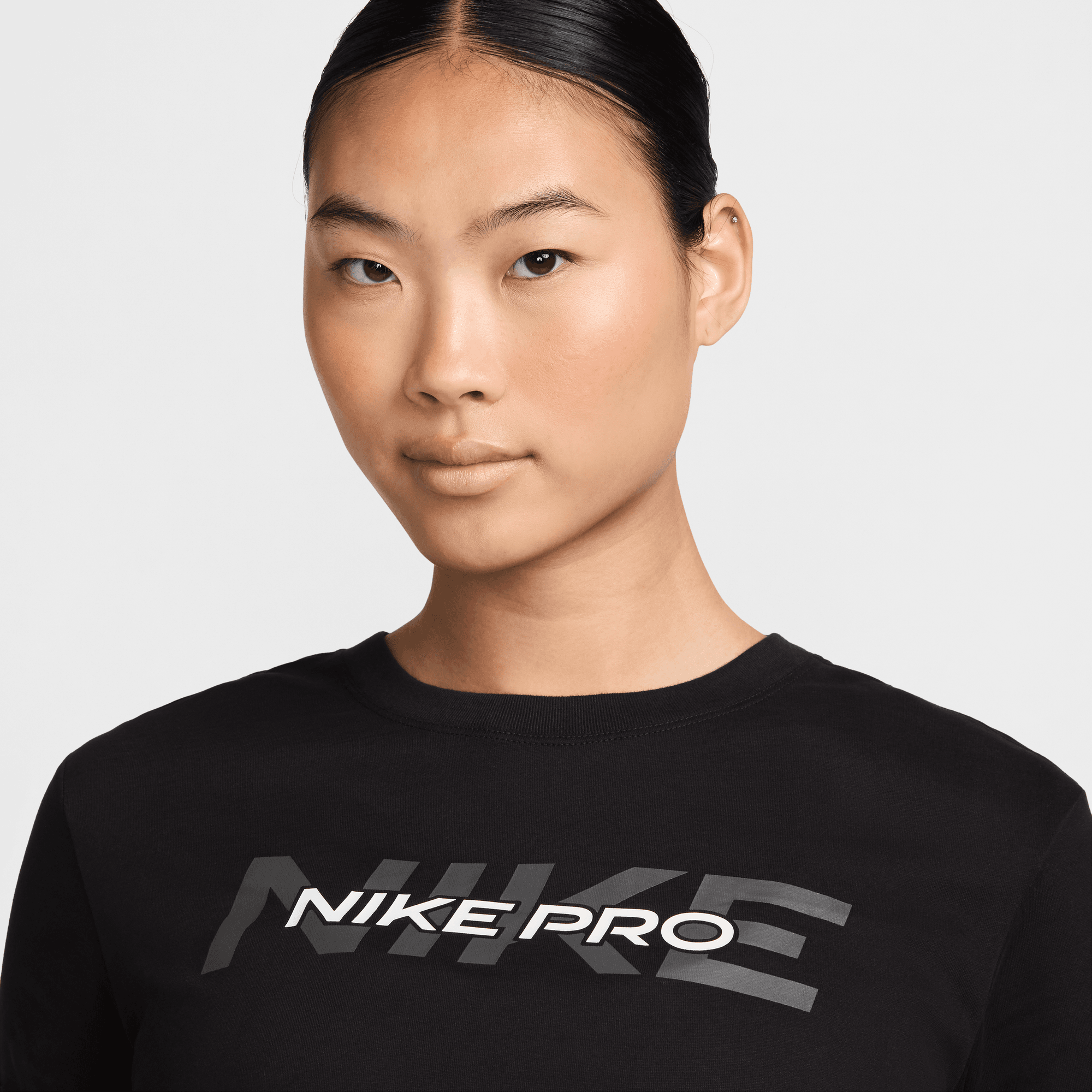 NIKE PRO WOMEN'S SHORT-SLEEVE CROPPED T-SHIRT