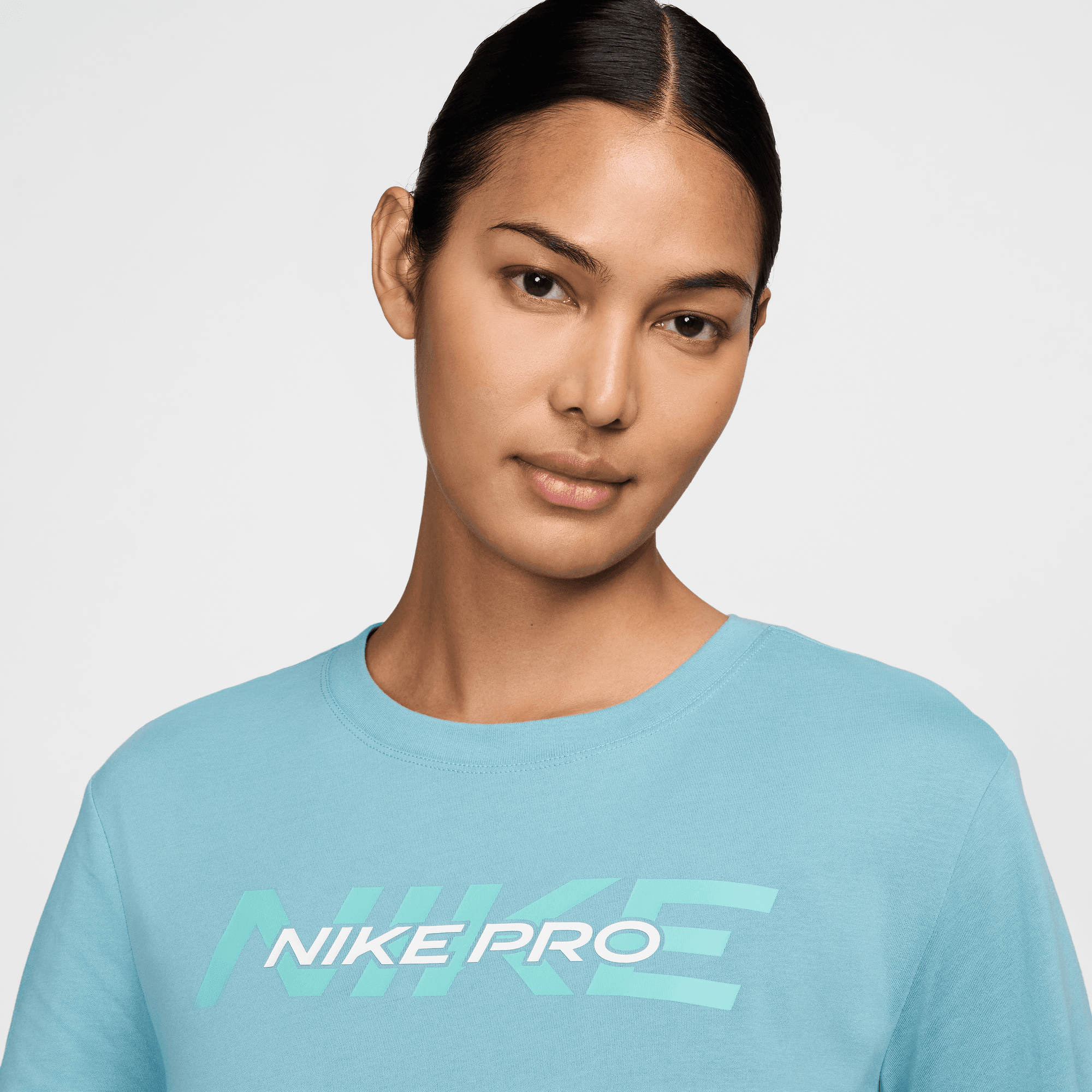 NIKE PRO WOMEN' S SHORT-SLEEVE CROPPED T-SHIRT