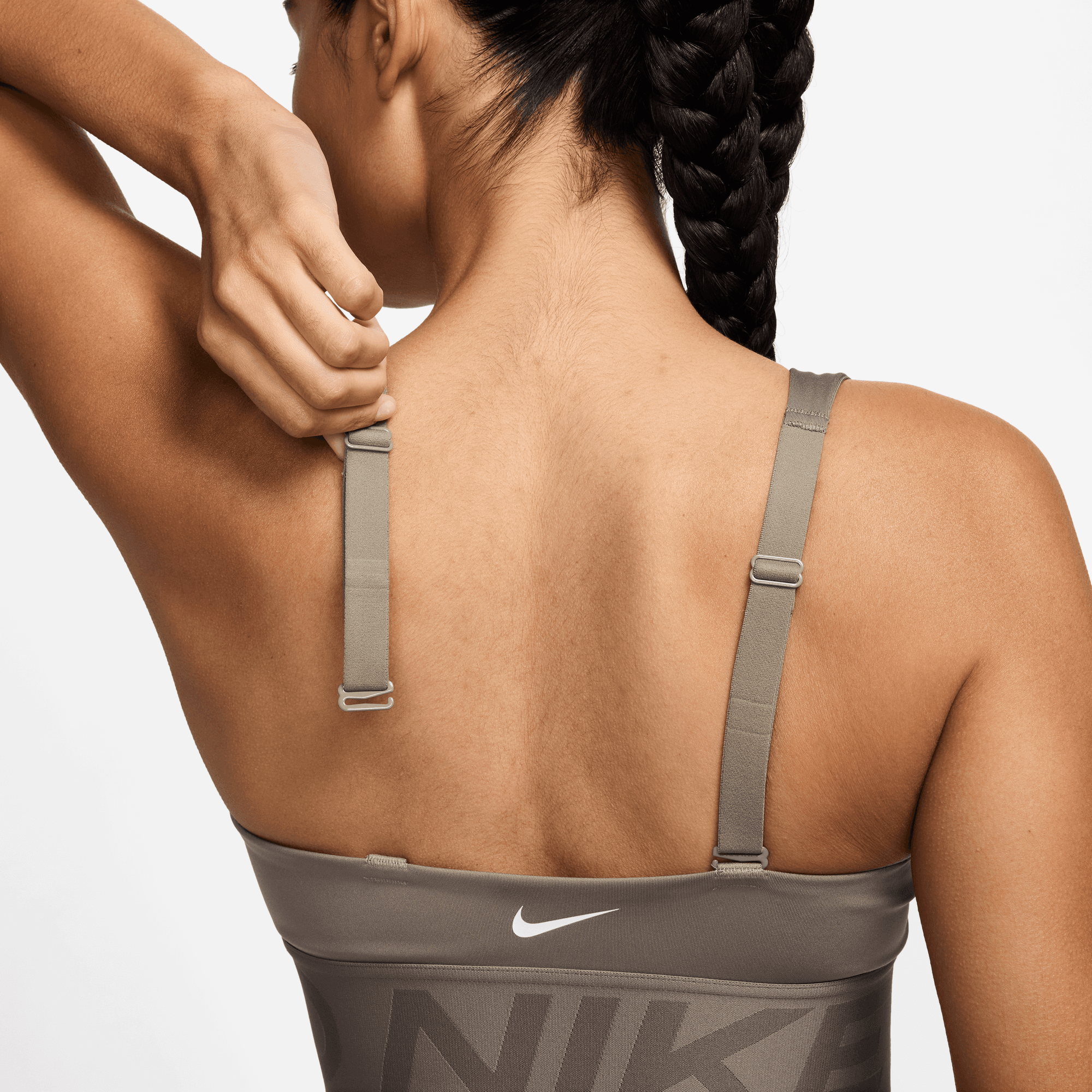NIKE PRO INDY PLUNGE WOMEN'S MEDIUM-SUPPORT PADDED SPORTS BRA
