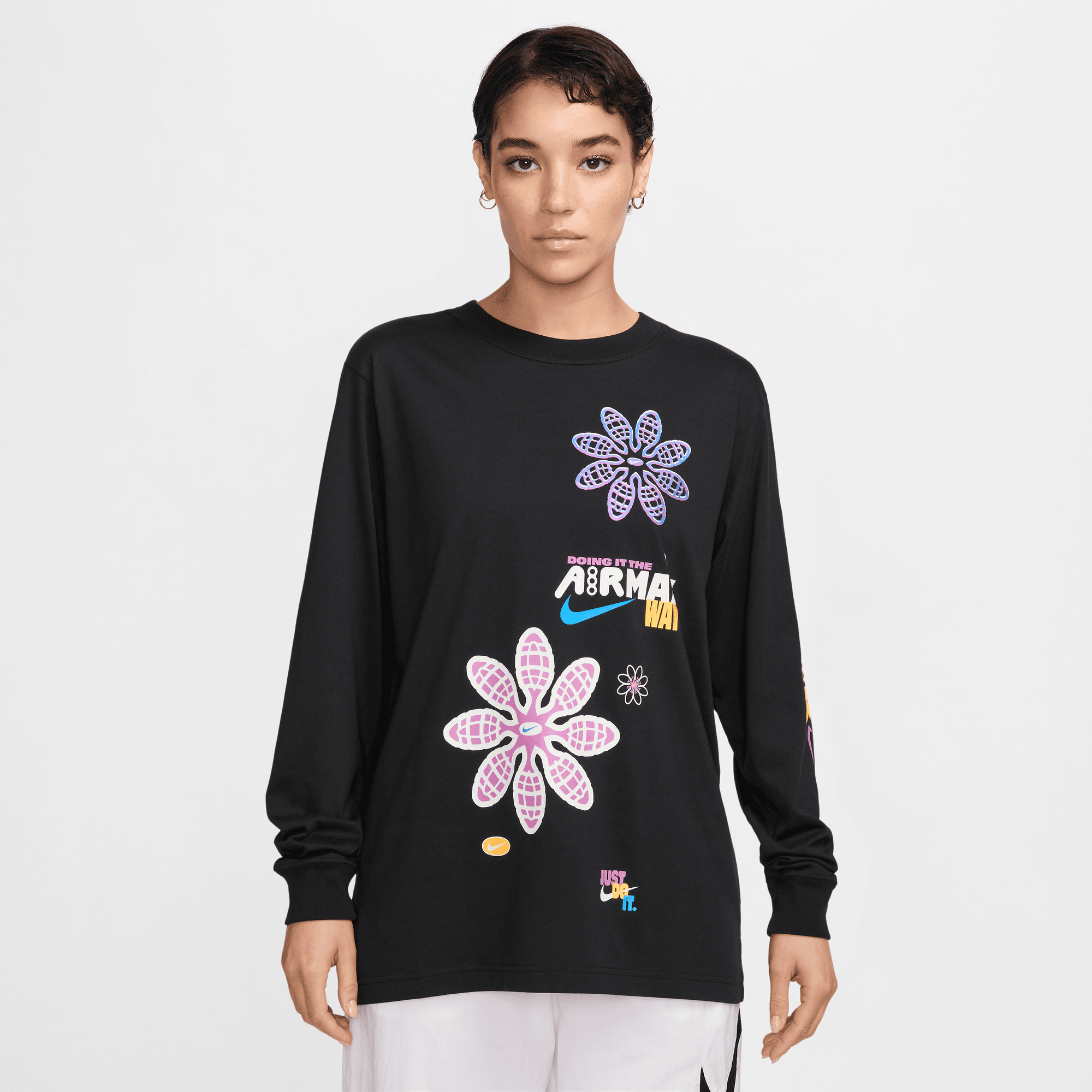 NIKE SPORTSWEAR WOMEN'S LOOSE LONG-SLEEVE GRAPHIC T-SHIRT