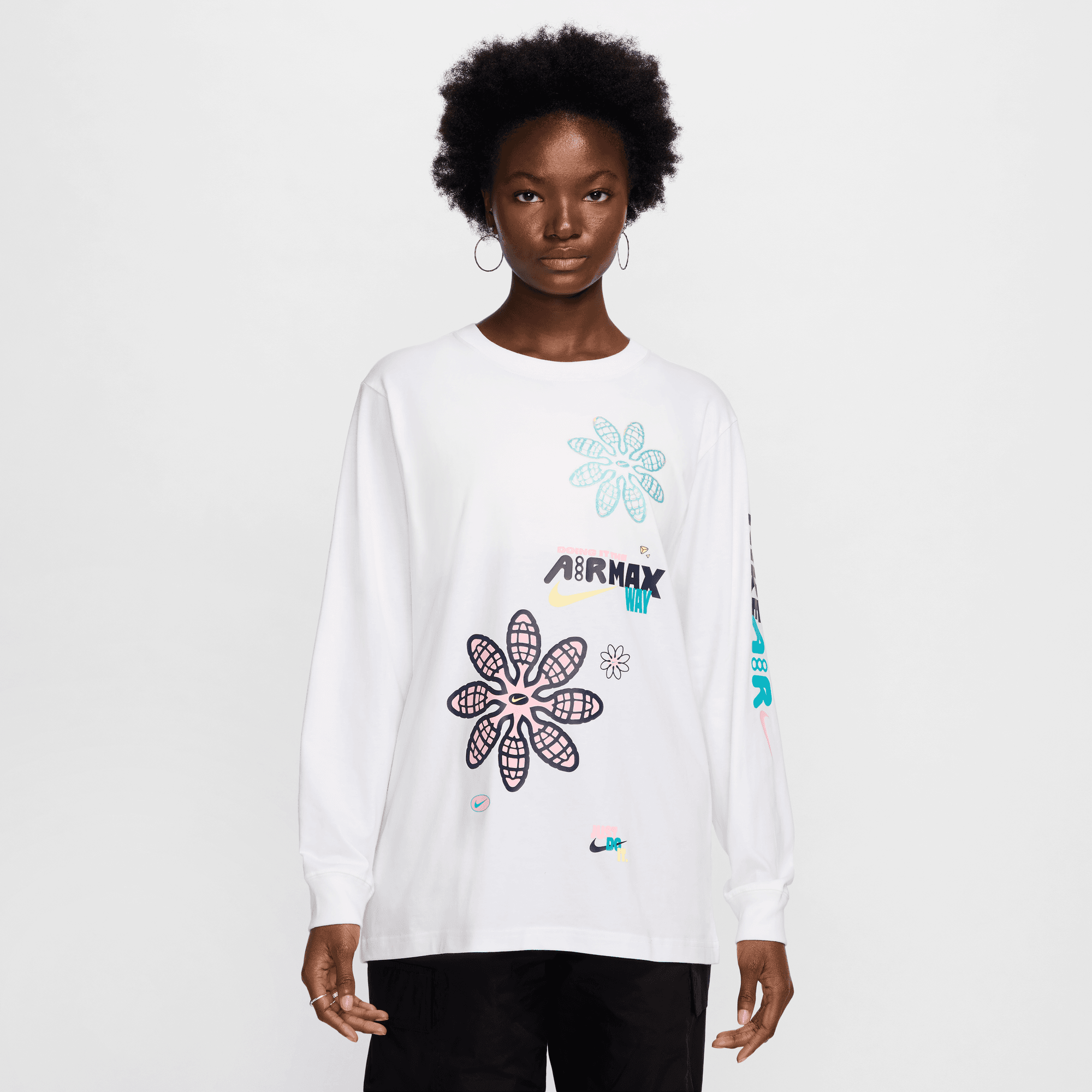 NIKE SPORTSWEAR WOMEN'S LOOSE LONG-SLEEVE GRAPHIC T-SHIRT