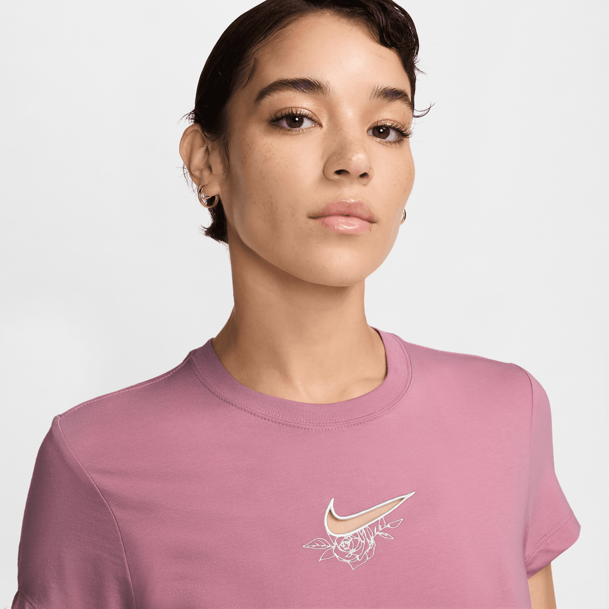 NIKE SPORTSWEAR CHILL KNIT WOMEN'S SLIM CROPPED T-SHIRT