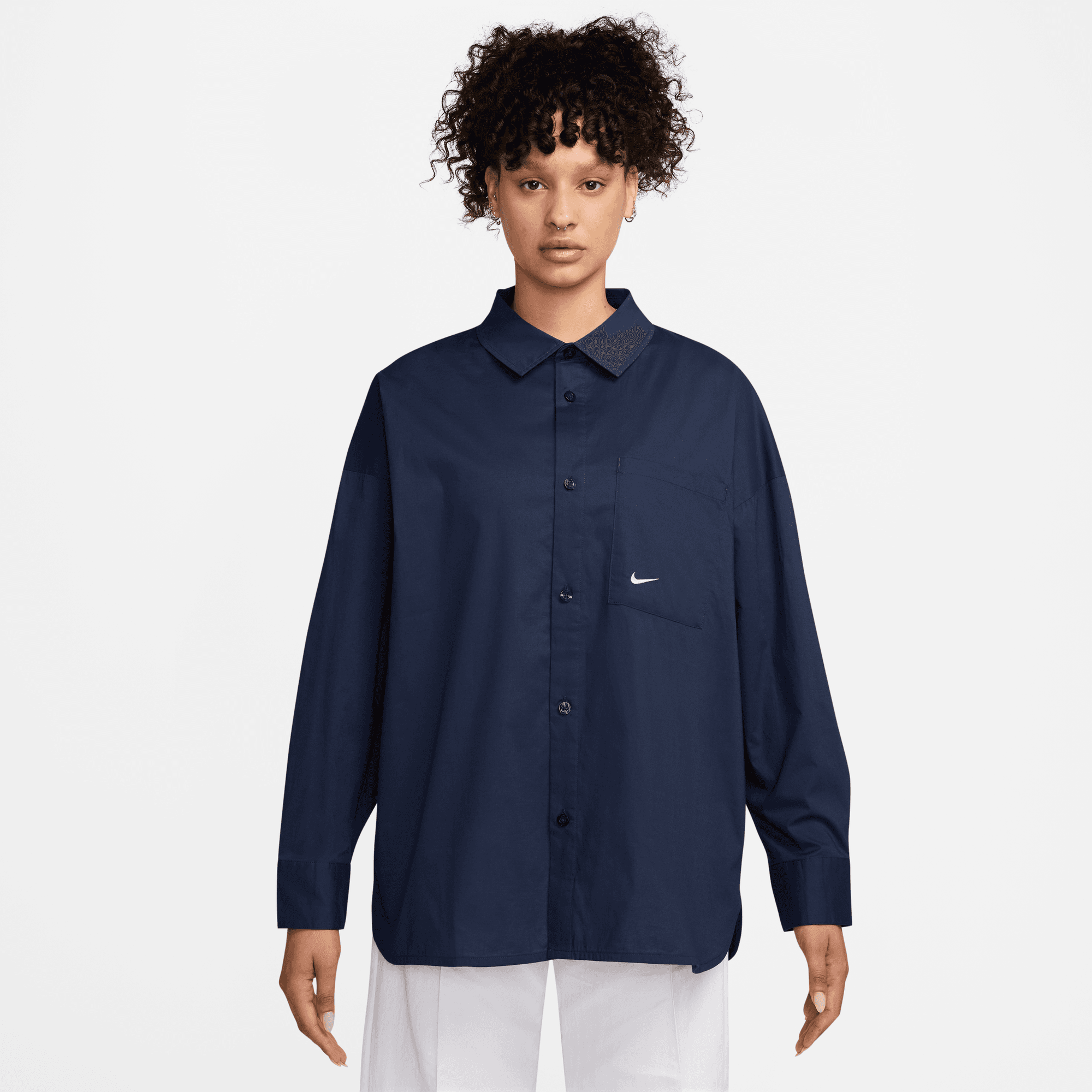 NIKE SPORTSWEAR CHILL POPLIN WOMEN'S LOOSE LONG-SLEEVE BUTTON-UP TOP