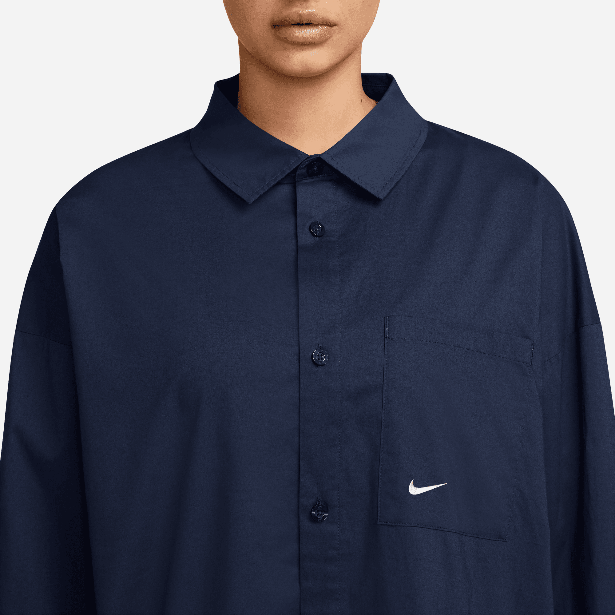 NIKE SPORTSWEAR CHILL POPLIN WOMEN'S LOOSE LONG-SLEEVE BUTTON-UP TOP