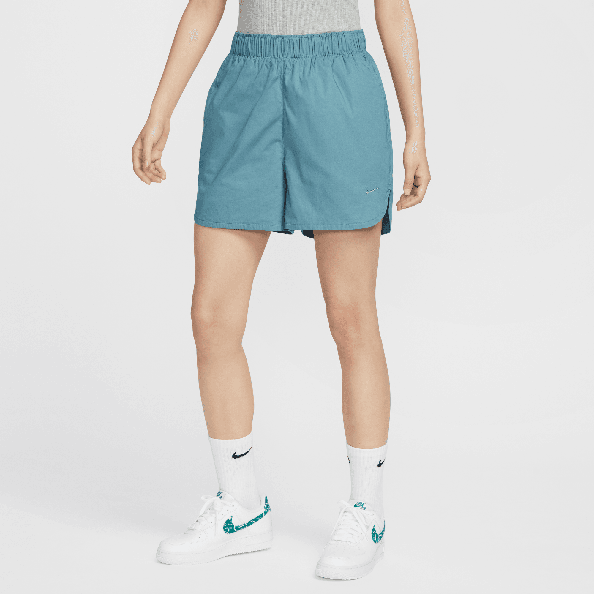 NIKE SPORTSWEAR CHILL POPLIN WOMEN'S MID-RISE 5" SHORTS