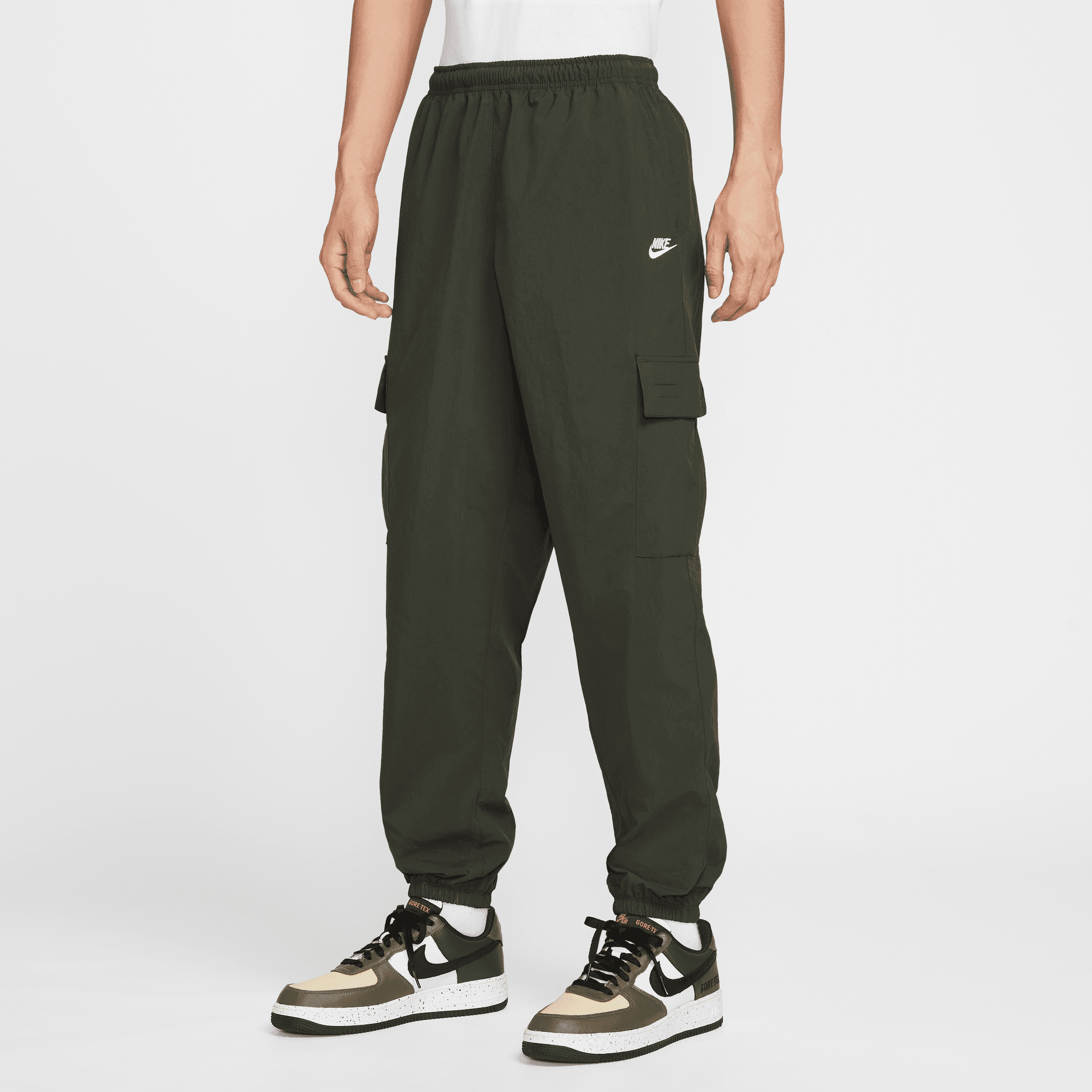 NIKE CLUB MEN'S WOVEN CARGO PANTS