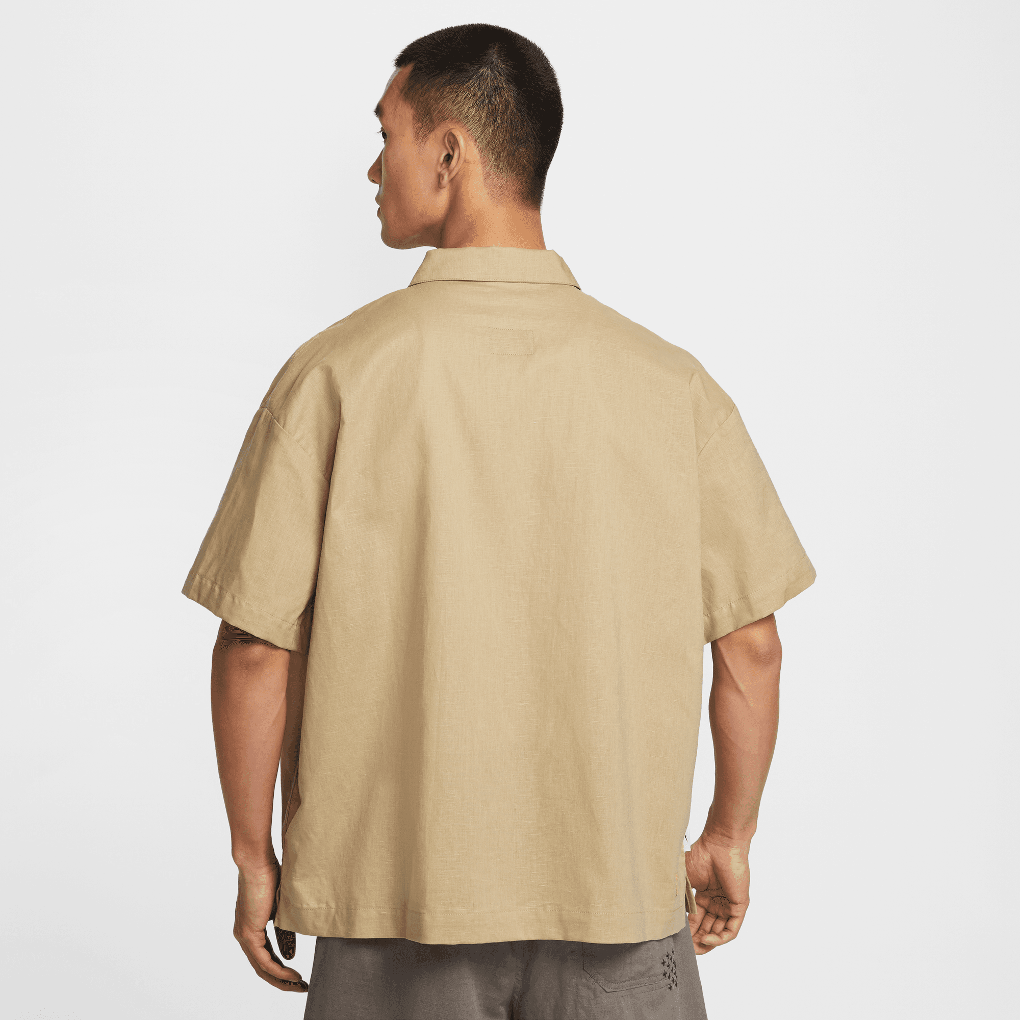NIKE LIFE MEN'S LINEN SHORT-SLEEVE BUTTON DOWN