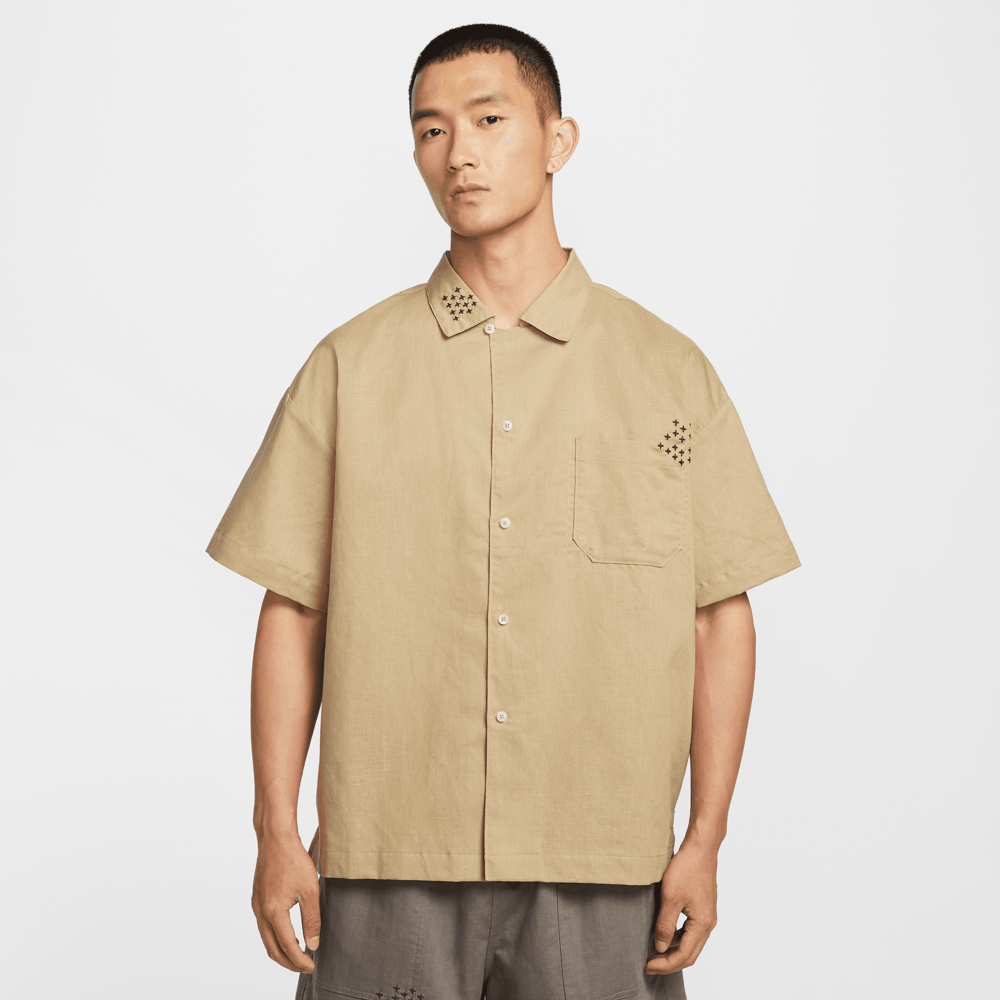 NIKE LIFE MEN'S LINEN SHORT-SLEEVE BUTTON DOWN