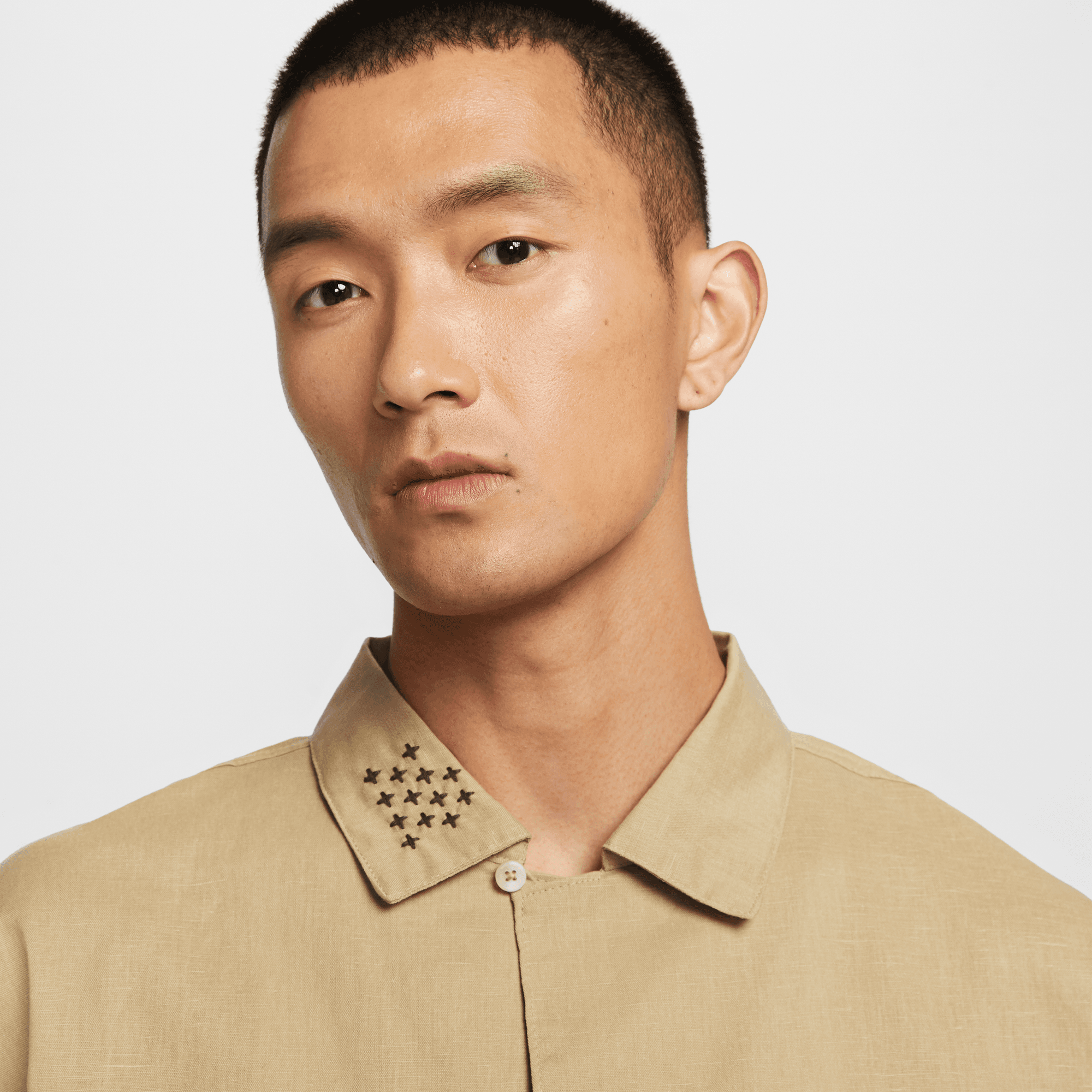 NIKE LIFE MEN'S LINEN SHORT-SLEEVE BUTTON DOWN