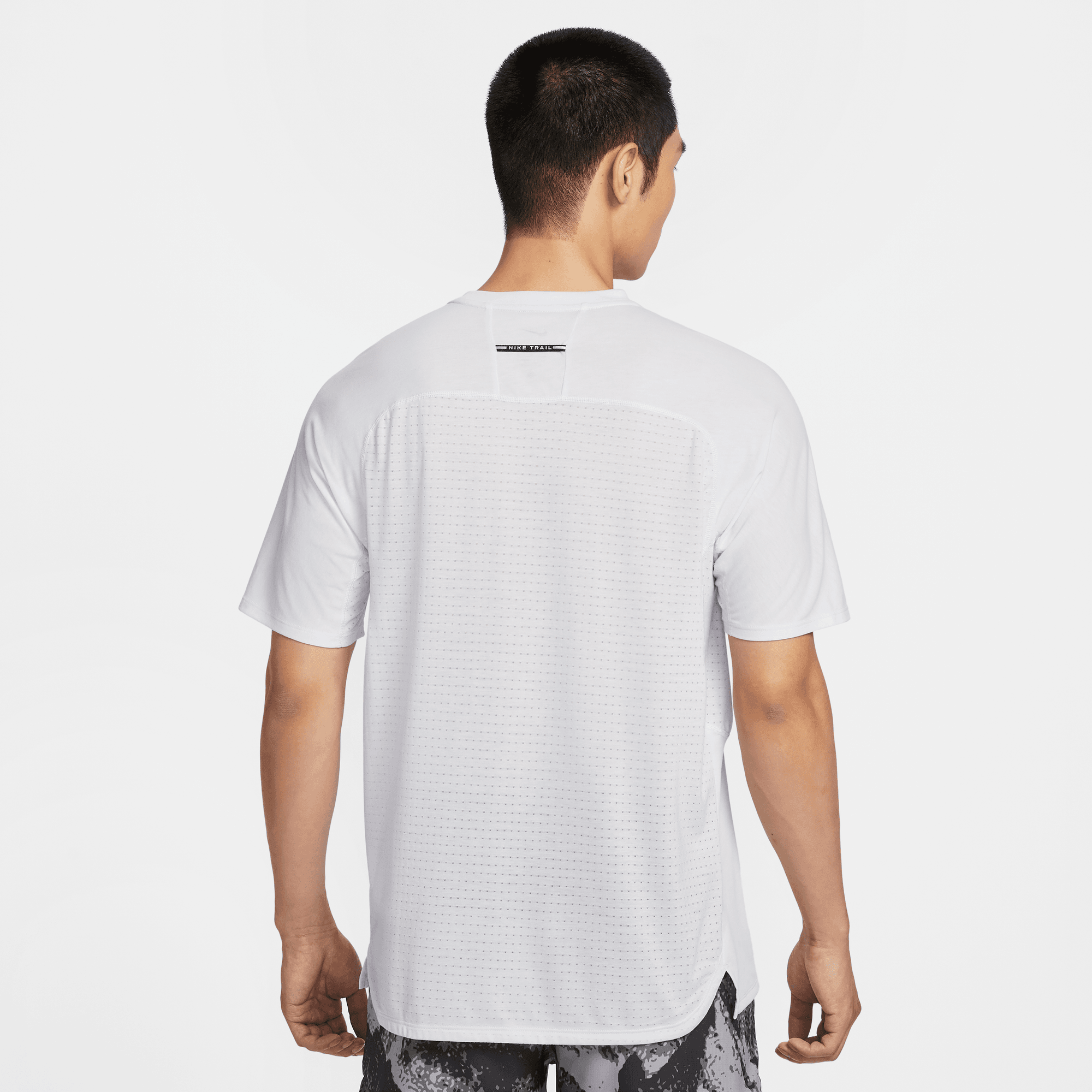 NIKE SOLAR CHASE MEN'S DRI-FIT ADV SHORT-SLEEVE RUNNING TOP