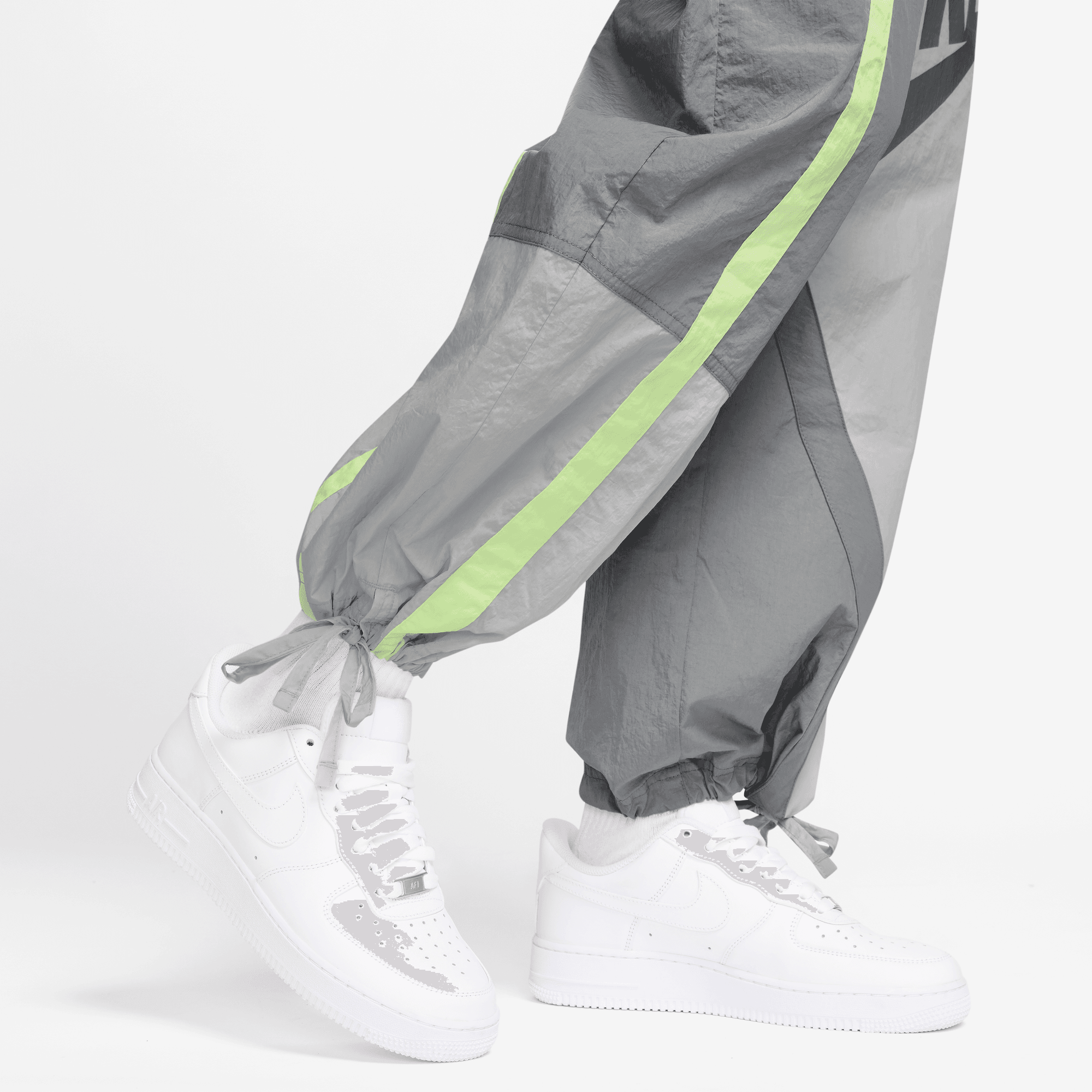 NIKE SPORTSWEAR WOMEN'S MID-RISE LOOSE WOVEN OPEN-HEM PANTS