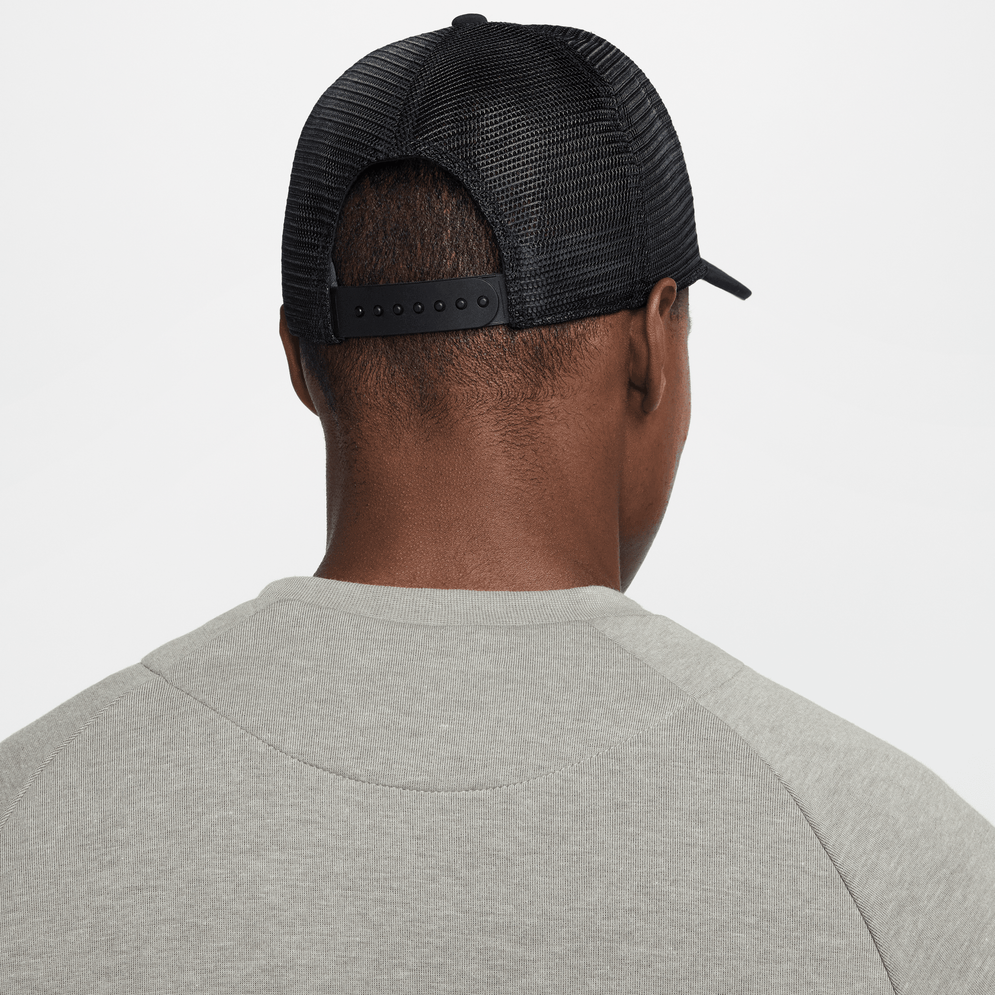 NIKE RISE DRI-FIT TRUCKER CAP