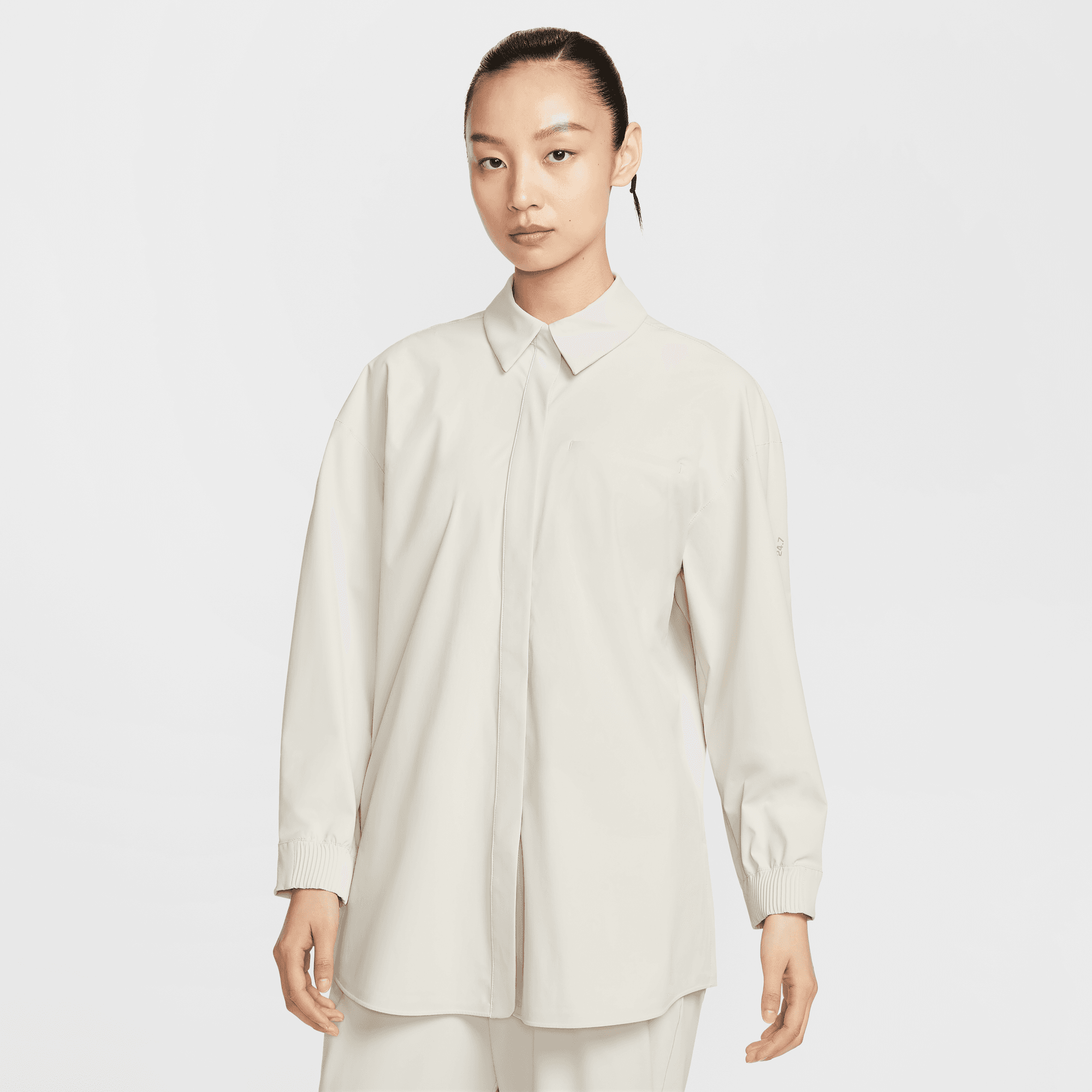 NIKE 24.7 PERFECTSTRETCH WOMEN'S DRI-FIT OVERSIZED LONG-SLEEVE SHIRT