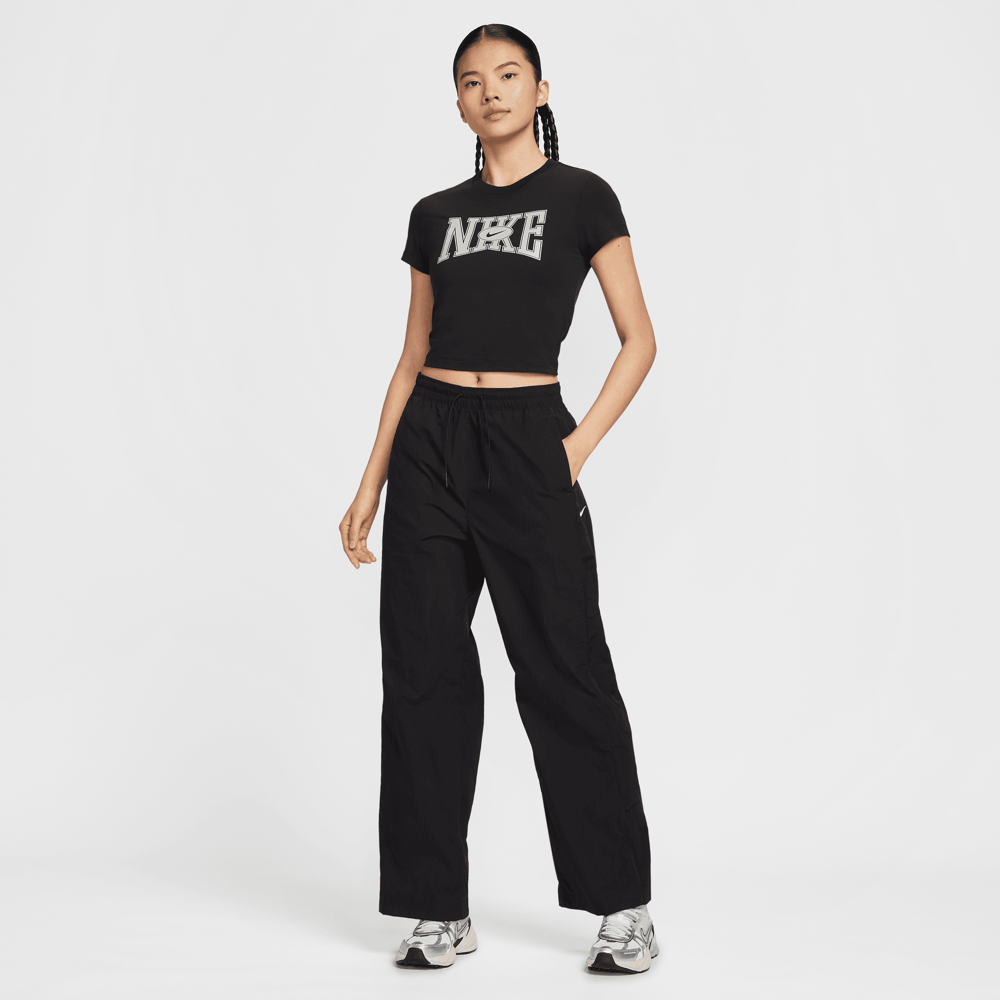 ★ Nike★ Sportswear Slim Crop T-shirt W Black HQ1710010 HQ NIKE SPORTSWEAR WOMEN'S SLIM CROPPED T-SHIRT BLACK – Park Access