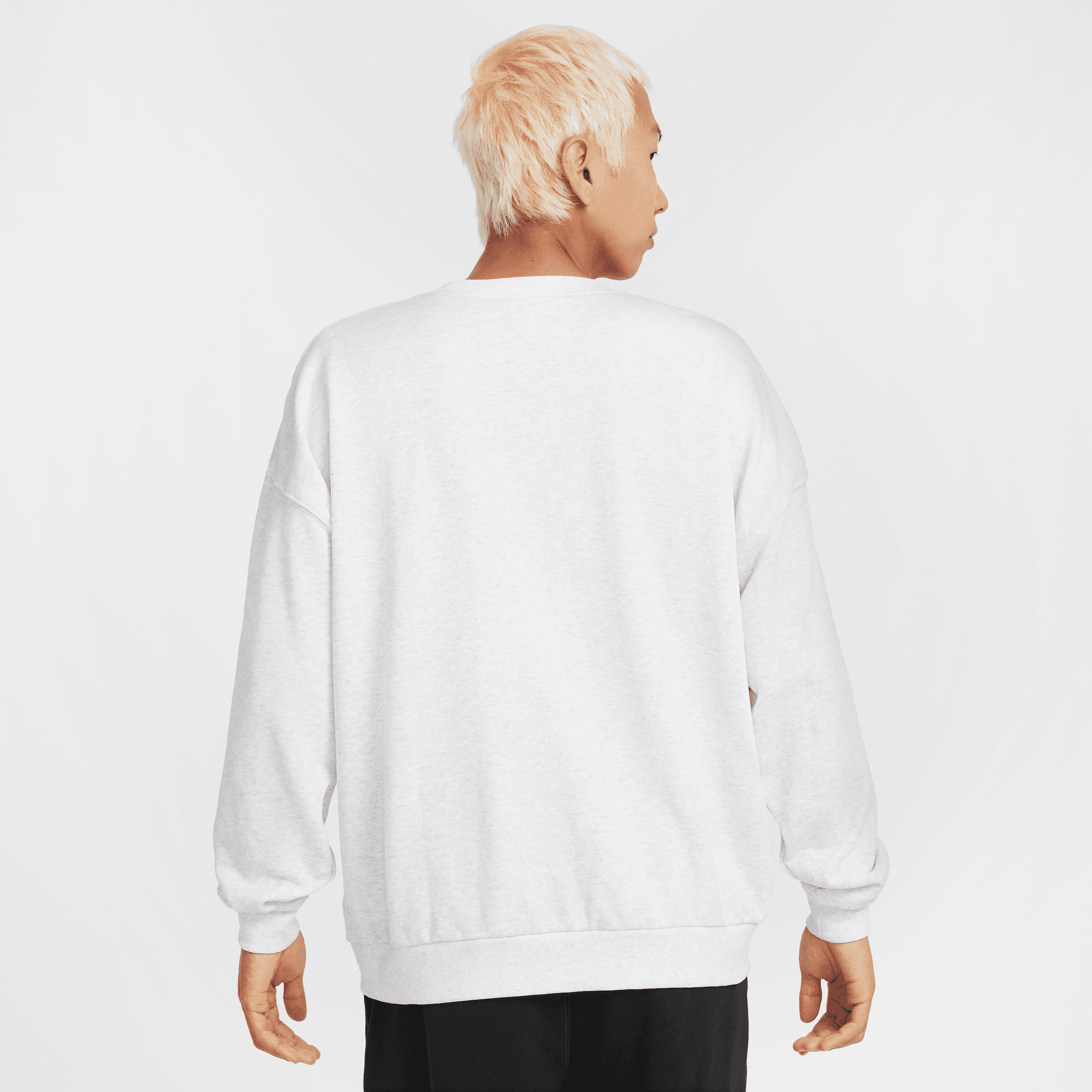 NIKE CLUB MEN'S OVERSIZED CREW-NECK SWEATSHIRT